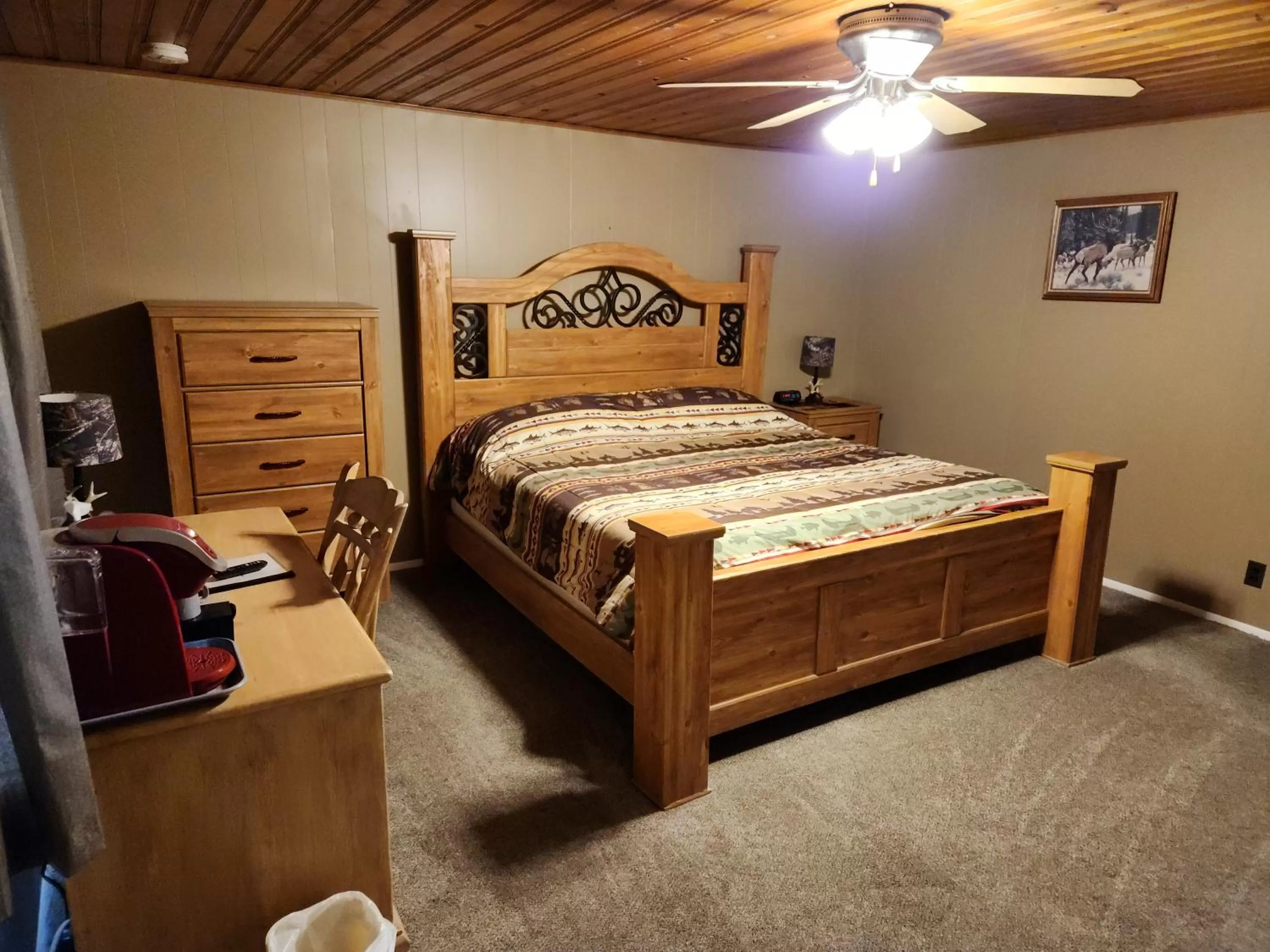 Bed in Eagle Nest Fly Shack & Lodge