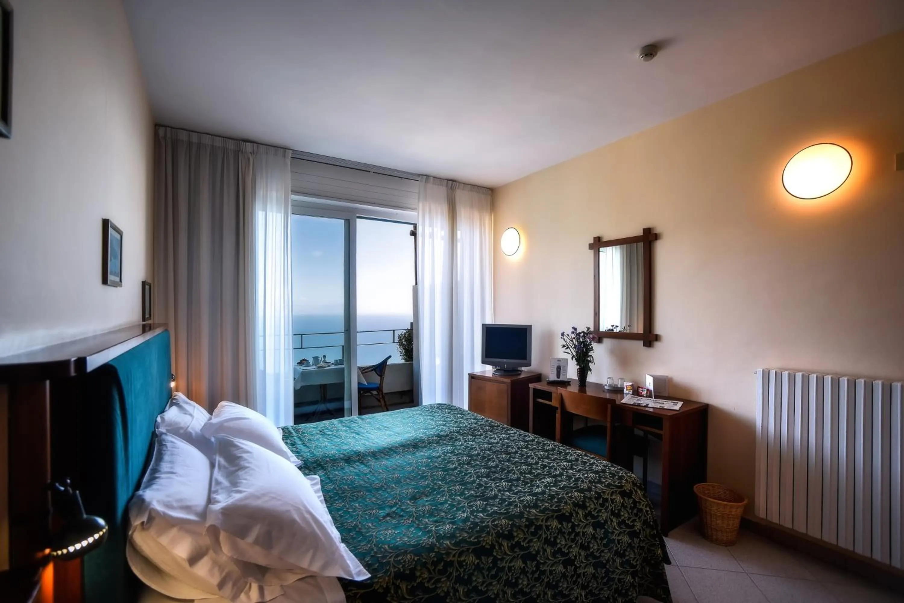 Photo of the whole room, Bed in Hotel Graal