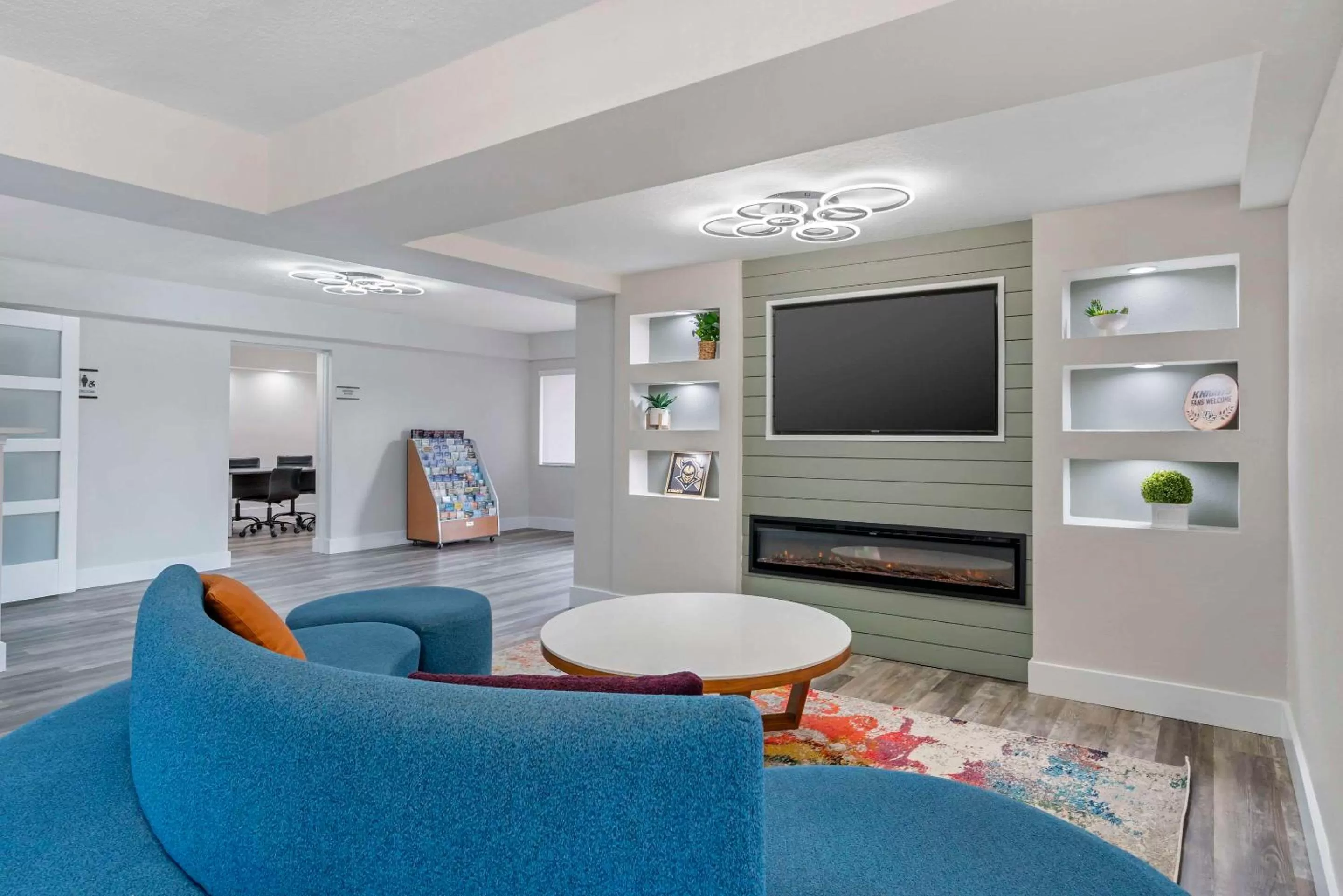 Communal lounge/ TV room in Quality Inn & Suites Orlando East - UCF Area