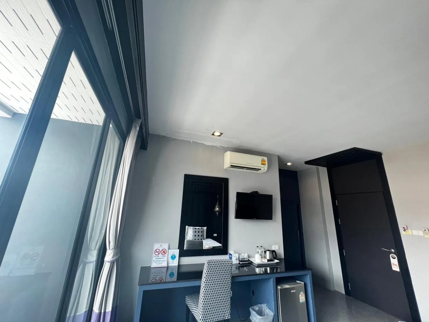 TV and multimedia in Srisawara Casa Hotel