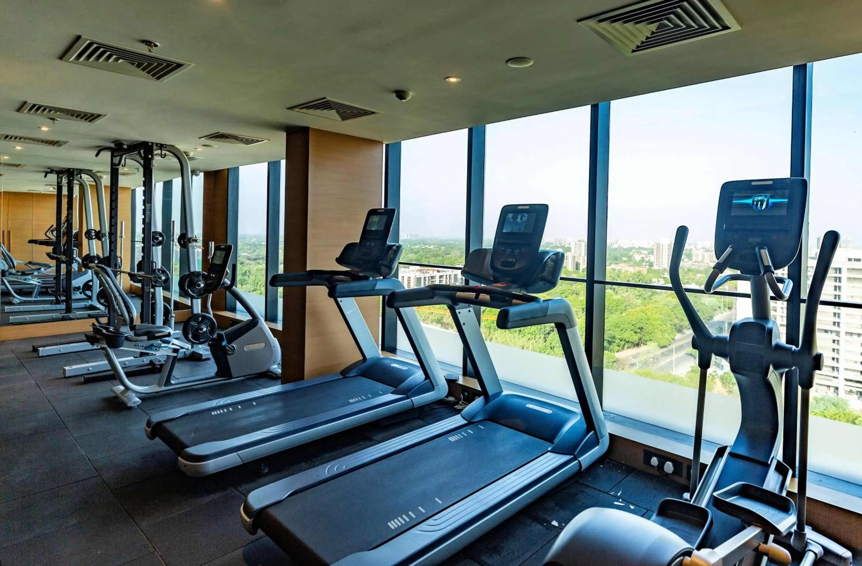 Fitness centre/facilities in DoubleTree by Hilton Ahmedabad