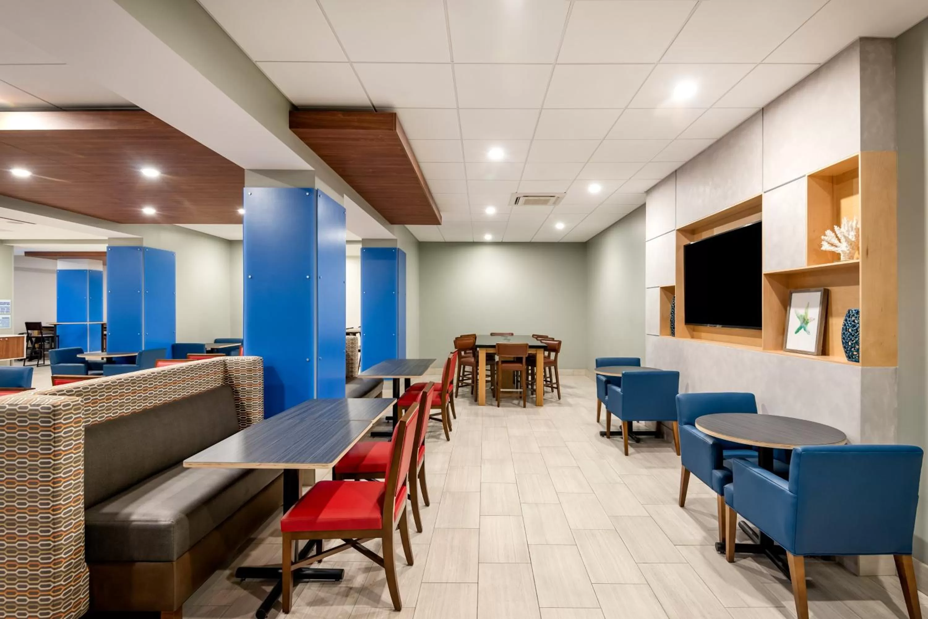 Breakfast in Holiday Inn Express & Suites Santa Ana - Orange County by IHG