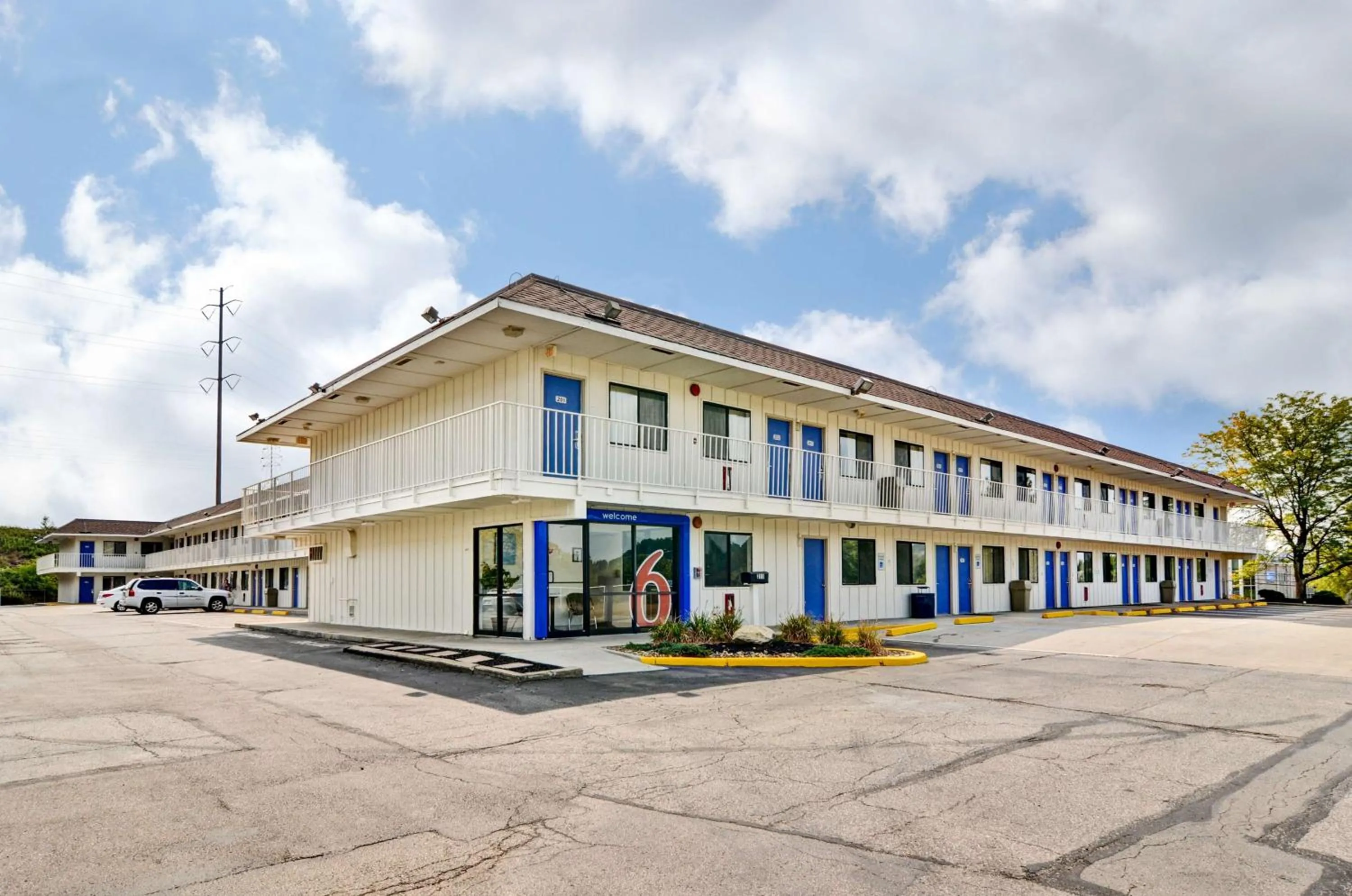 Property building in Motel 6-Pittsburgh, PA - Crafton