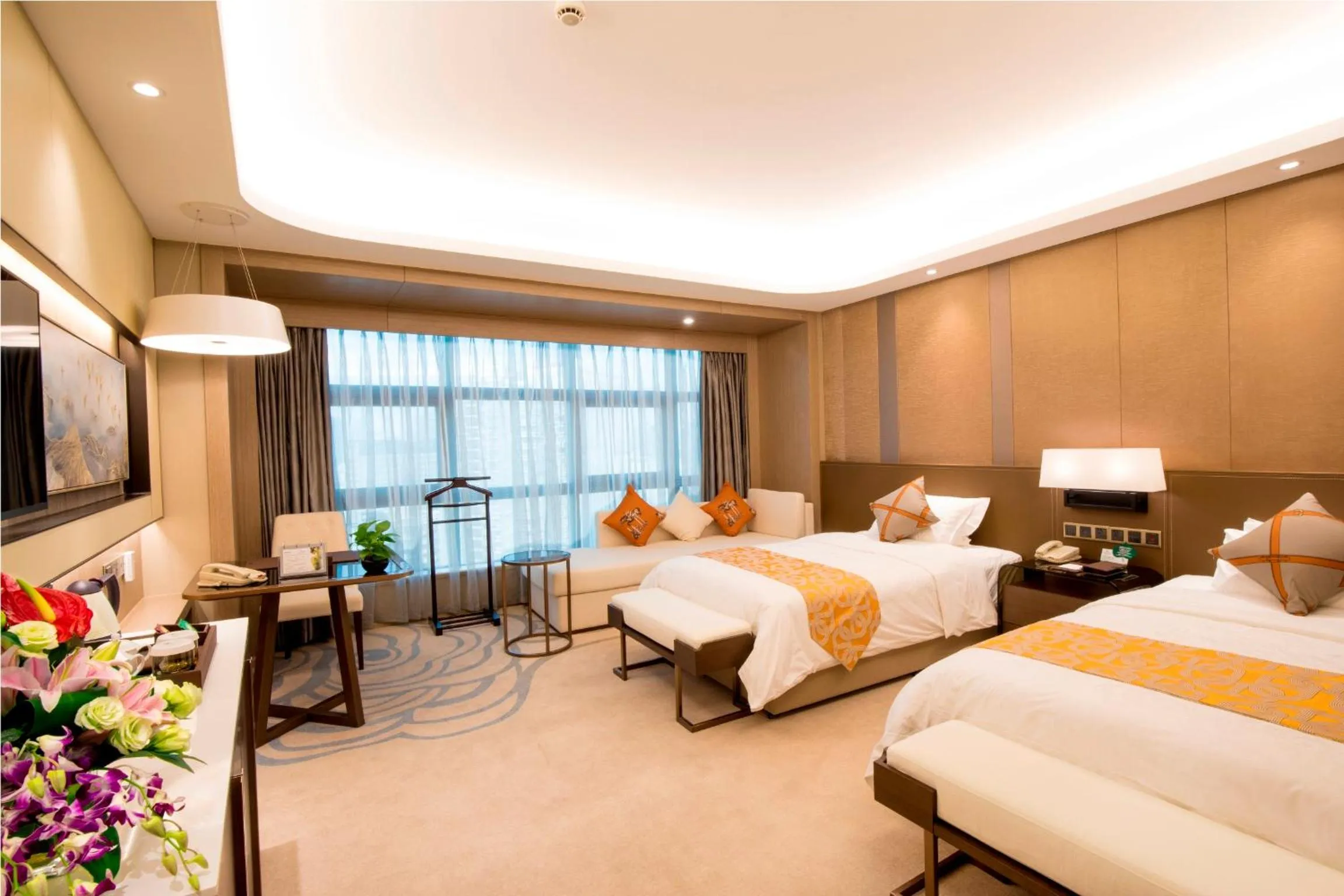 Photo of the whole room, Bed in Jin Jiang Pine City Hotel
