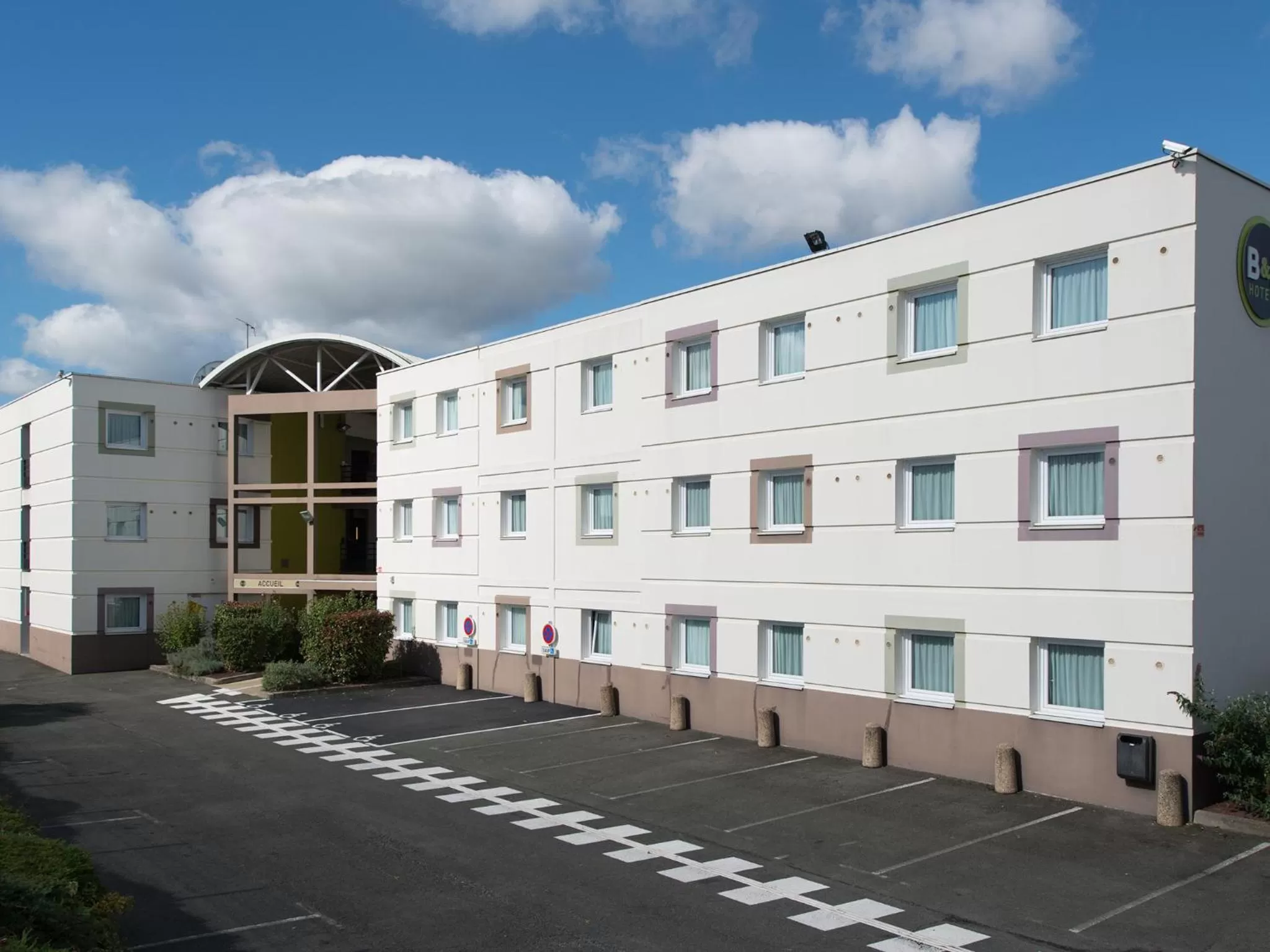 Facade/entrance in B&B HOTEL Blois Sud Vineuil