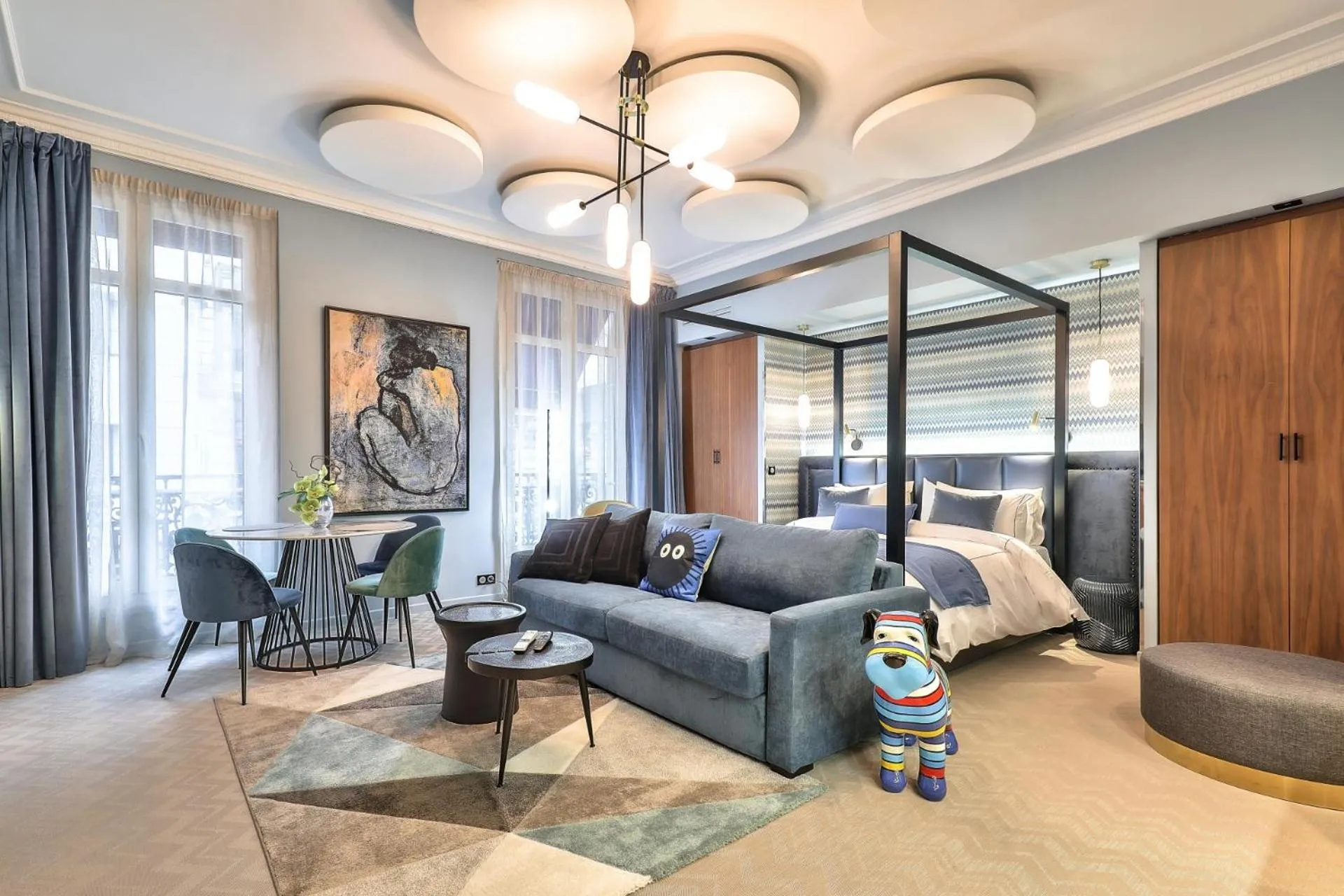 Photo of the whole room in Hotel 33 Marbeuf