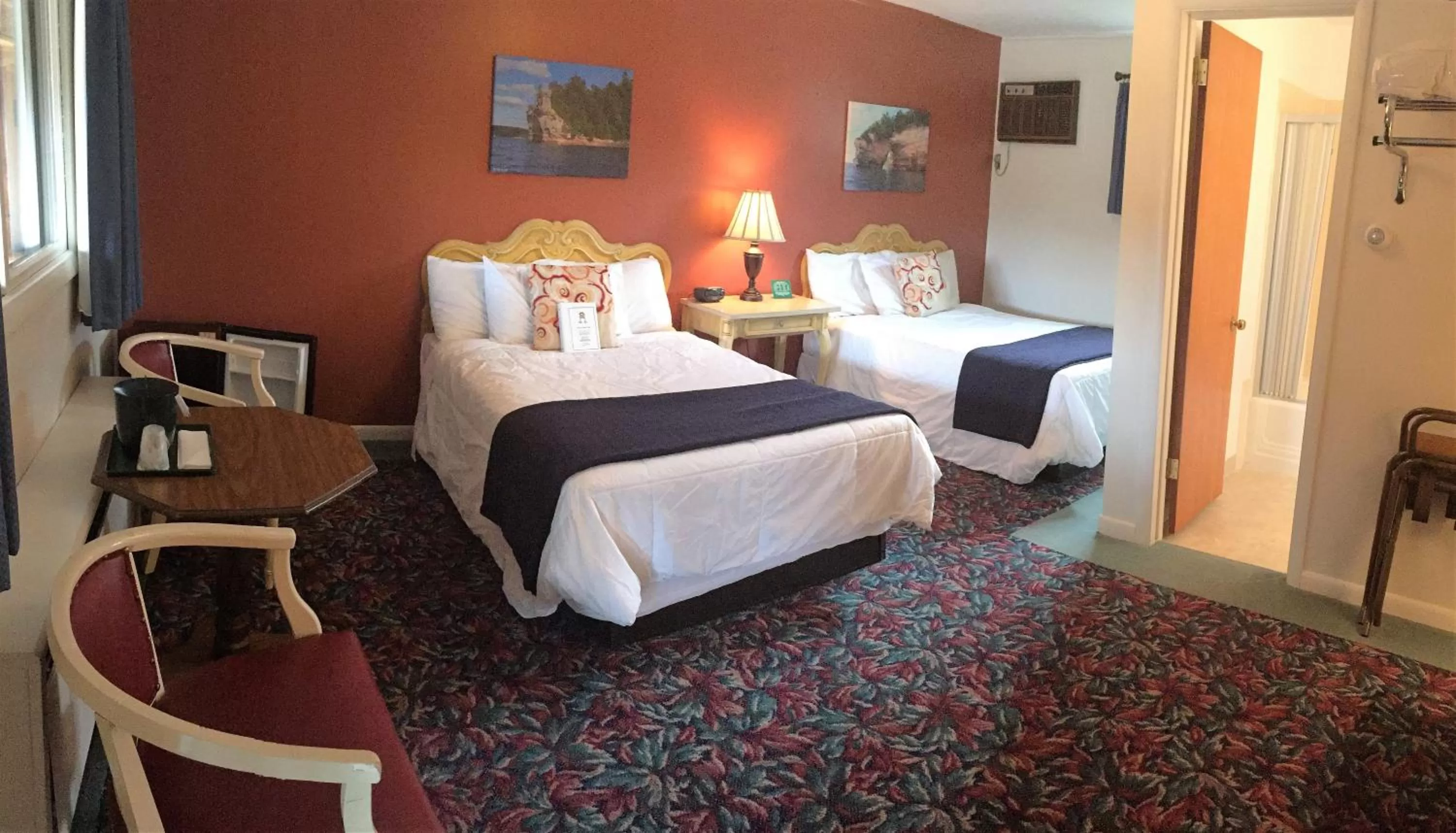 Bed in Cedar Motor Inn