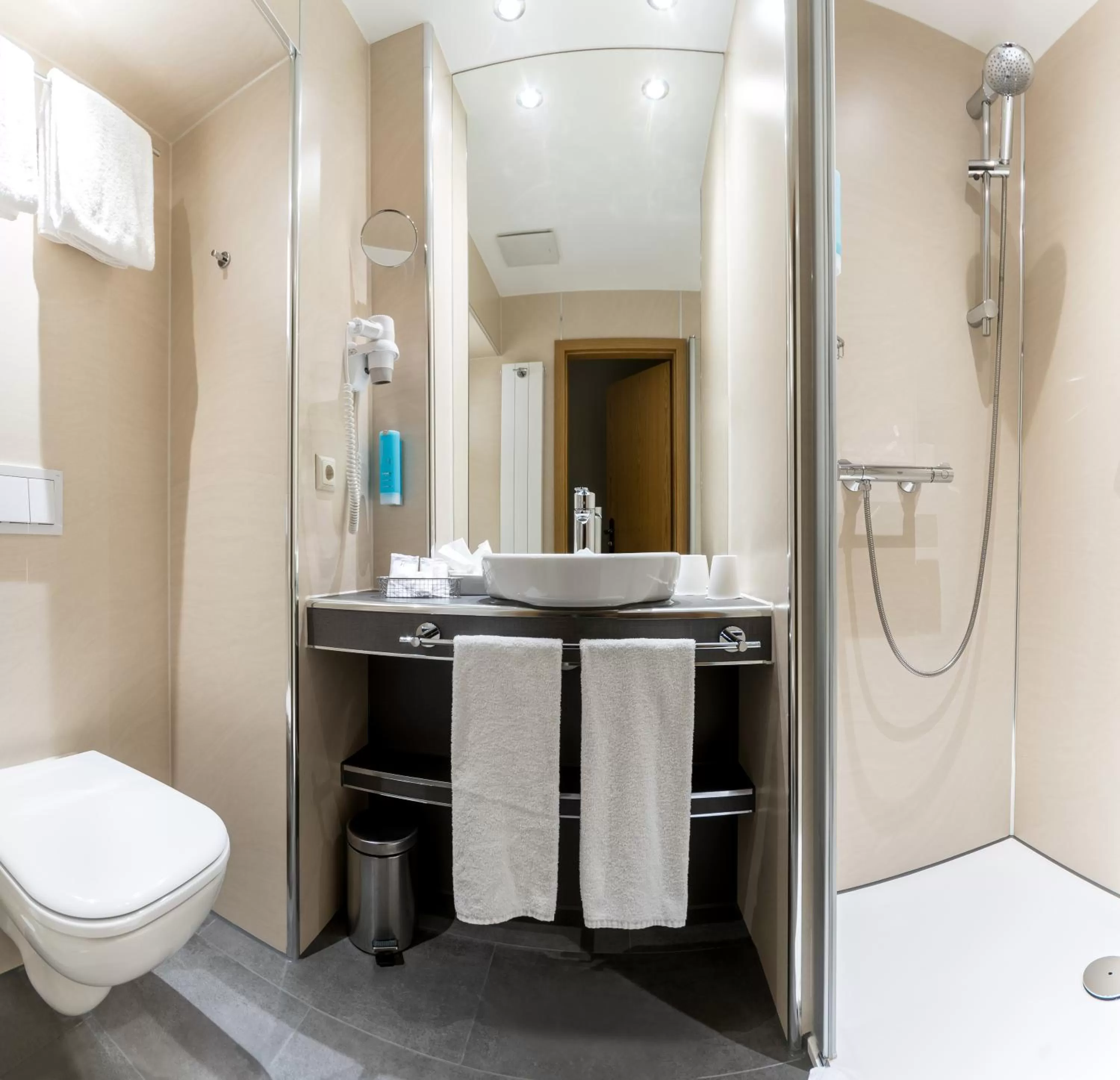 Shower in Hotel Saigerhütte