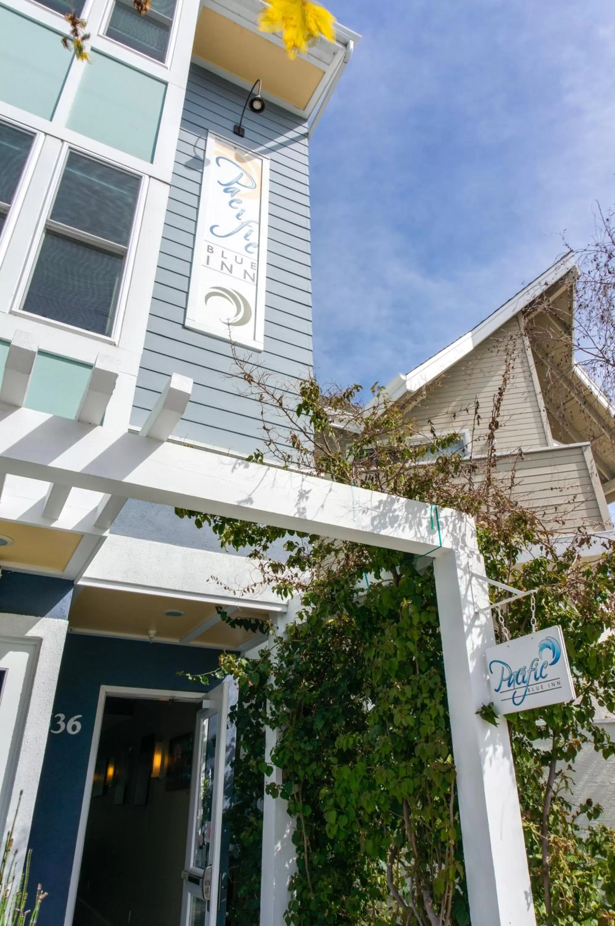 Facade/entrance in Pacific Blue Inn