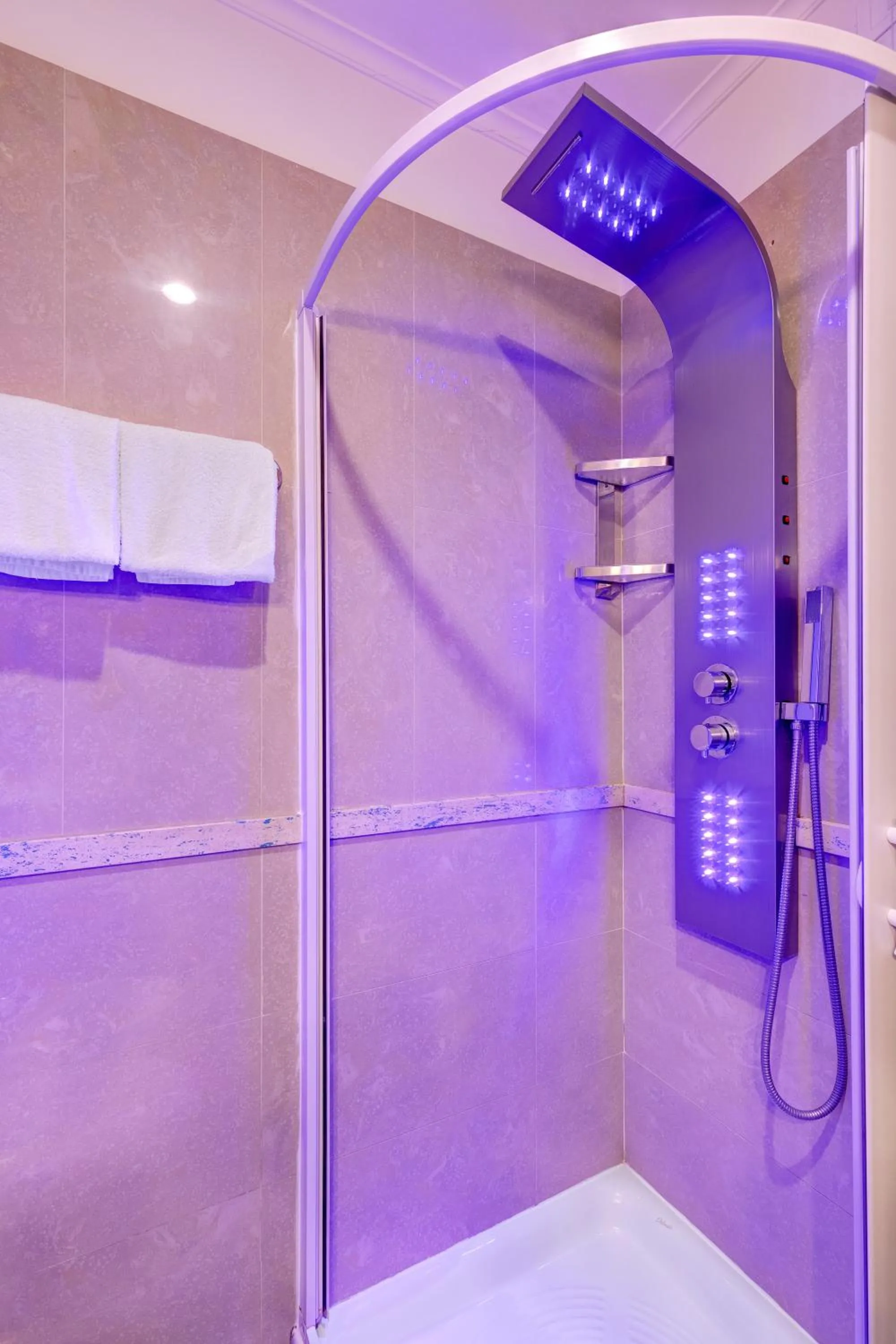 Bathroom in Hotel Amalfi