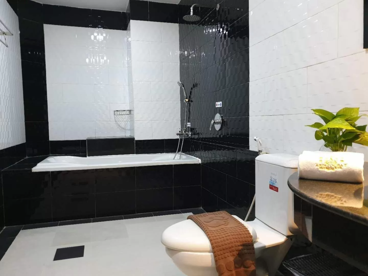 Shower in Aristocrat Residence & Hotel