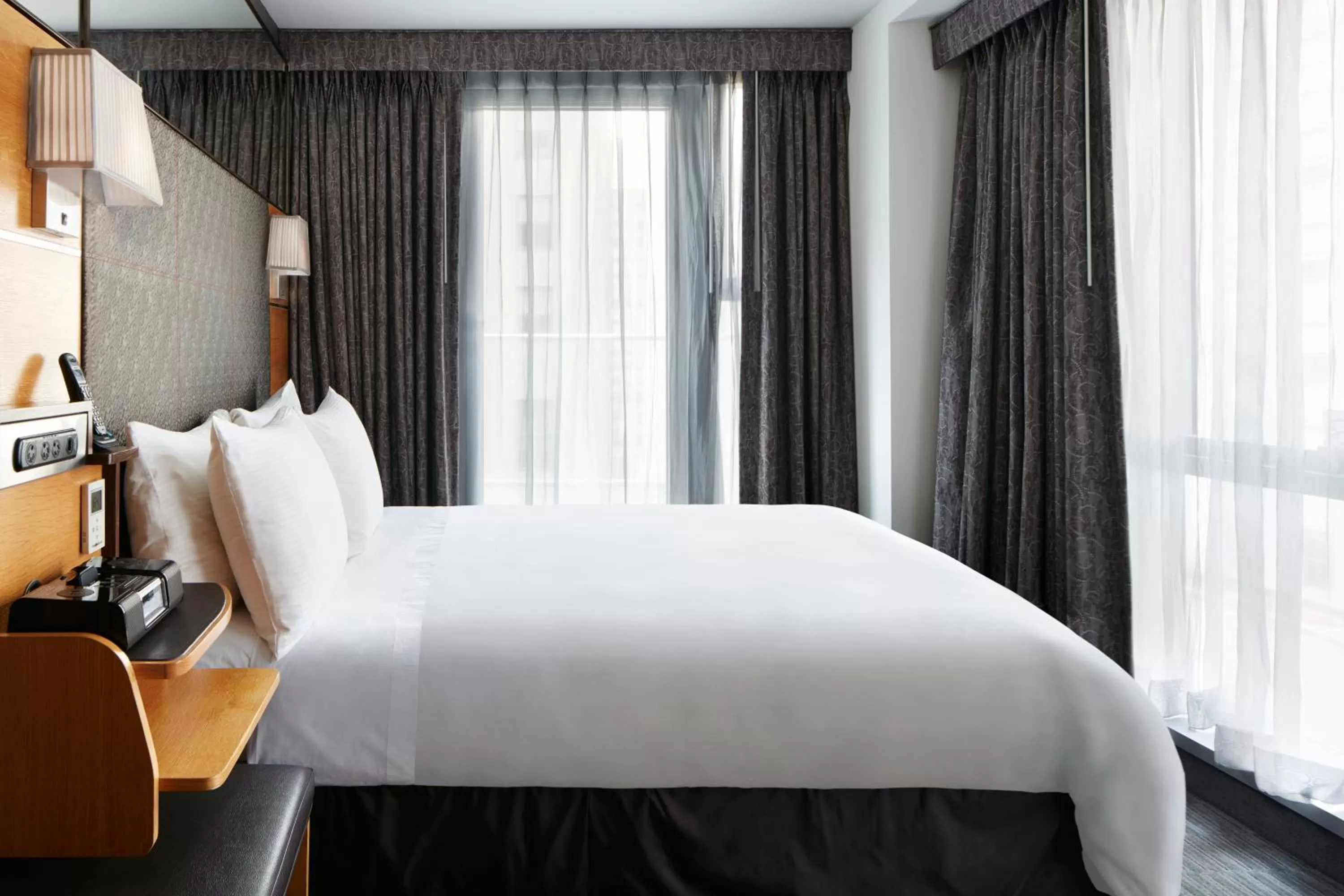 Photo of the whole room, Bed in The Jewel Hotel, New York