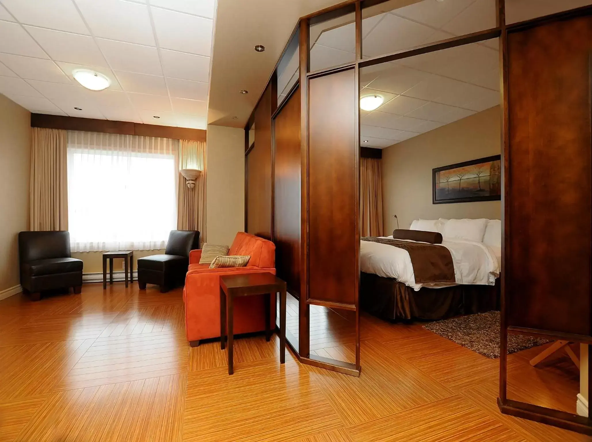 King Suite in Hotel & Suites Le Dauphin Drummondville King Suite in Hotel & Suites Le Dauphin Drummondville