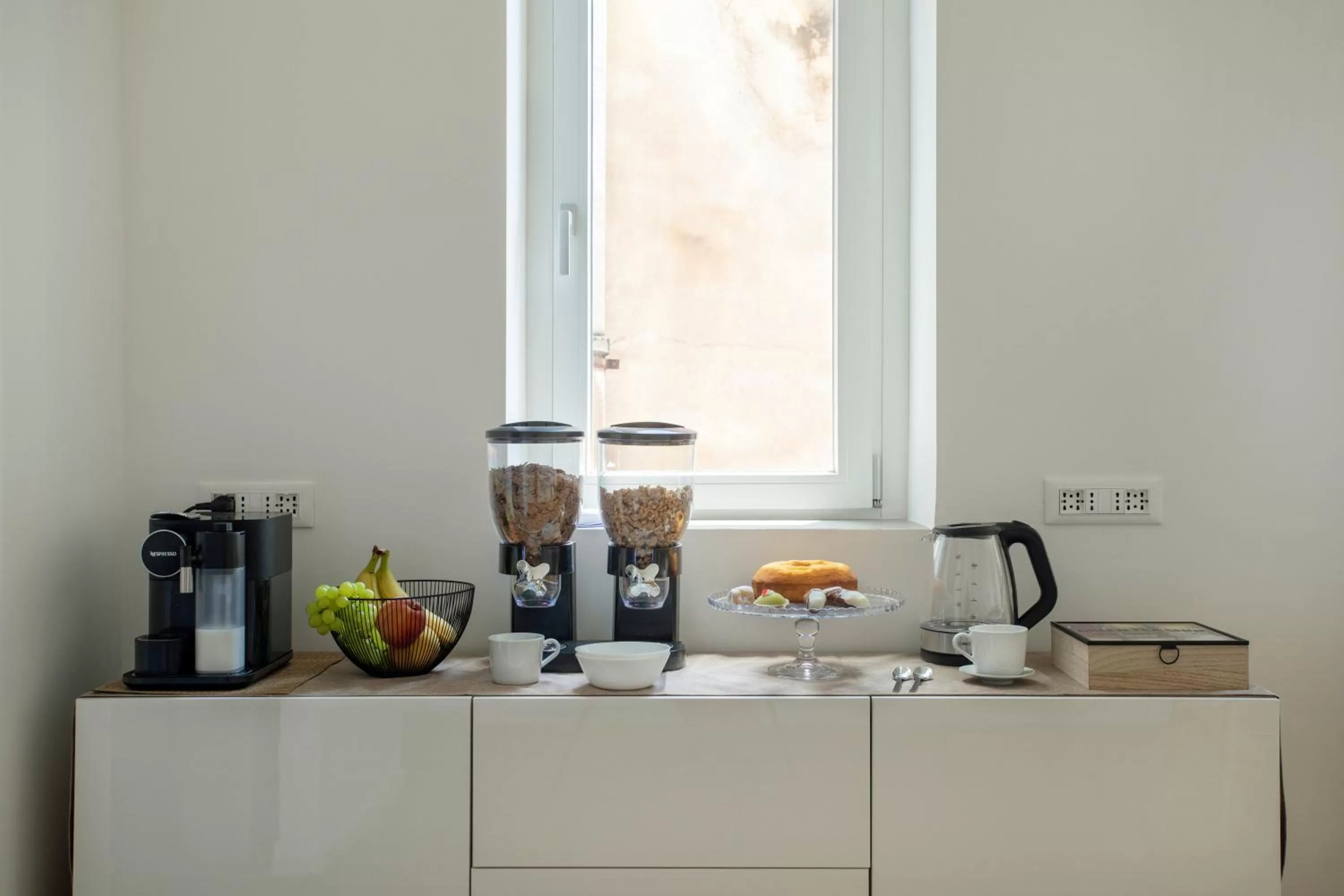 Breakfast, Kitchen/Kitchenette in Mori's b&b