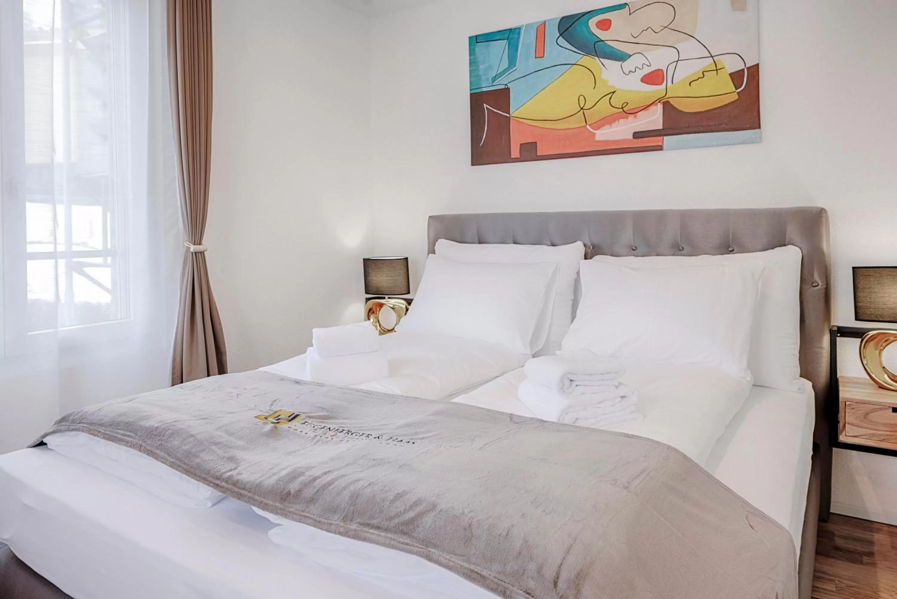 Bed in EH Apartments Jupiter