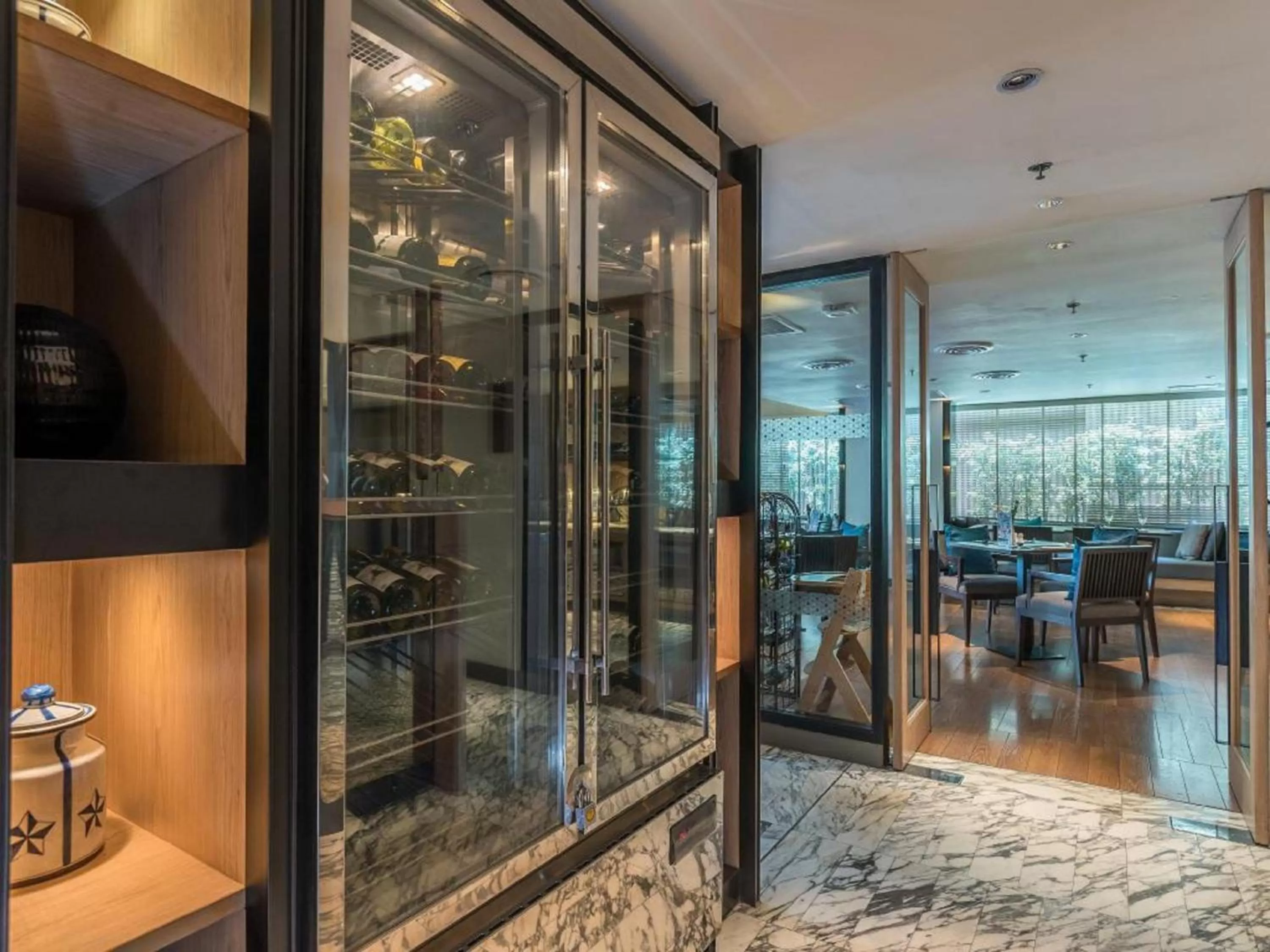 Restaurant/places to eat in Arcadia Suites Bangkok