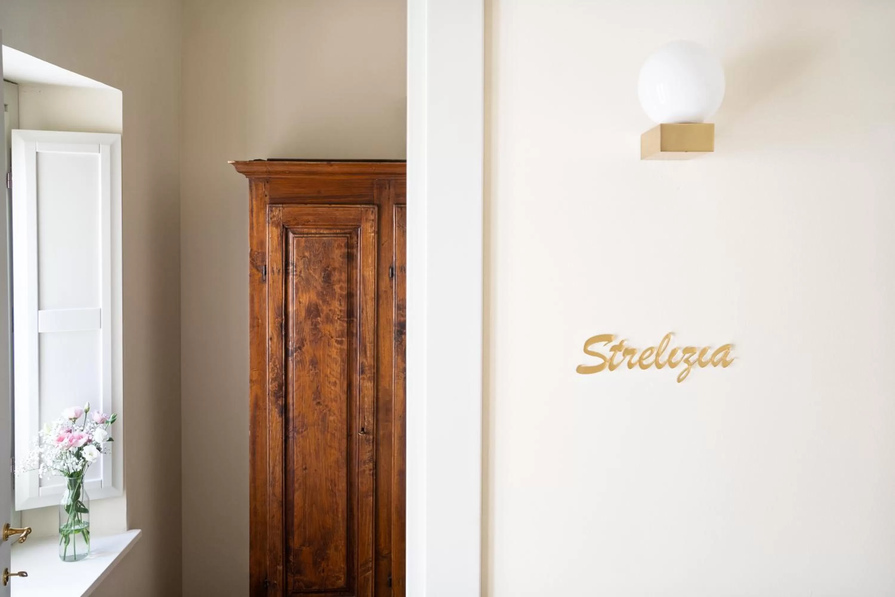 Text overlay in Dimora Fortebraccio