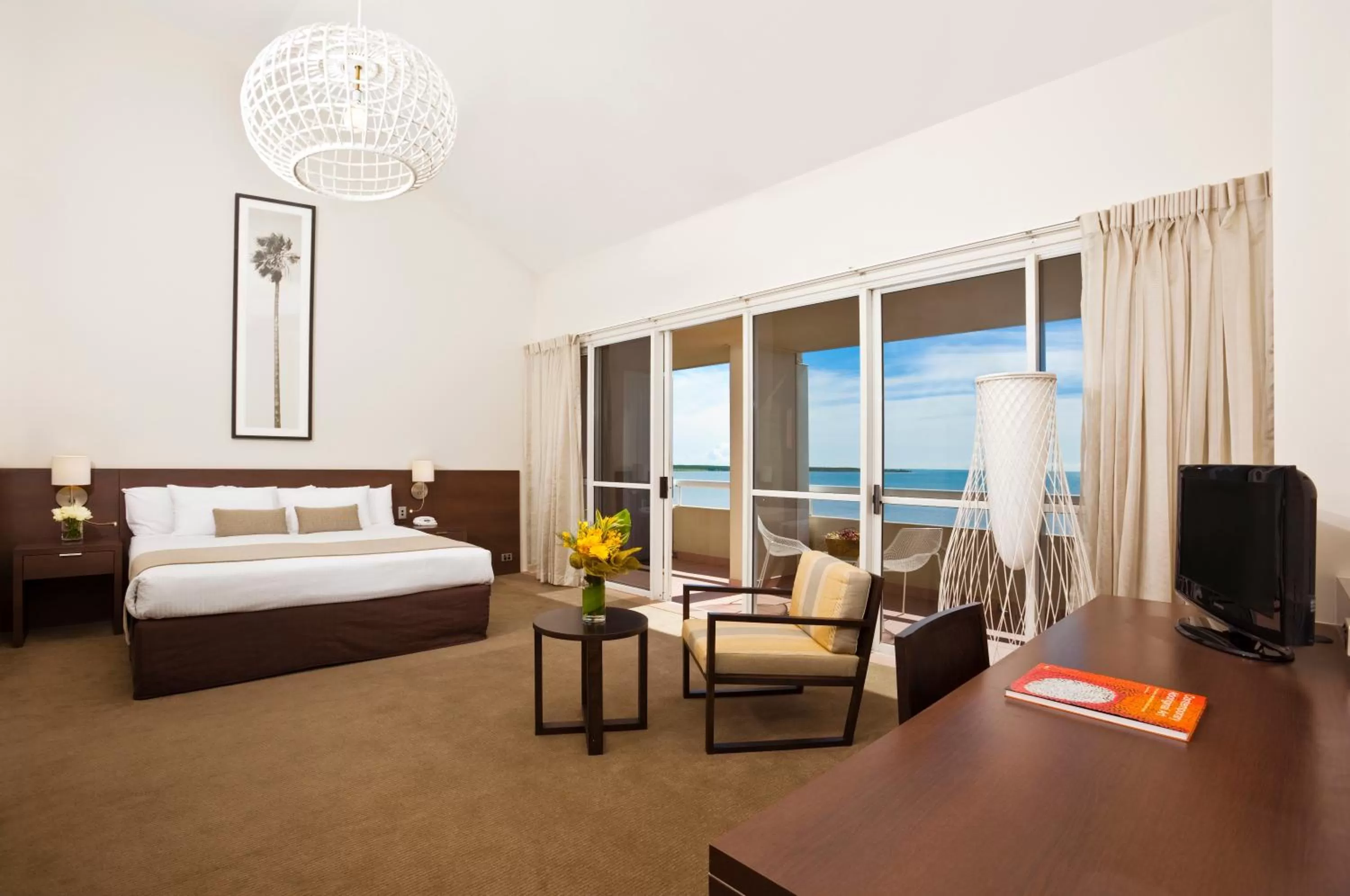 Photo of the whole room, Bed in Cairns Harbourside Hotel