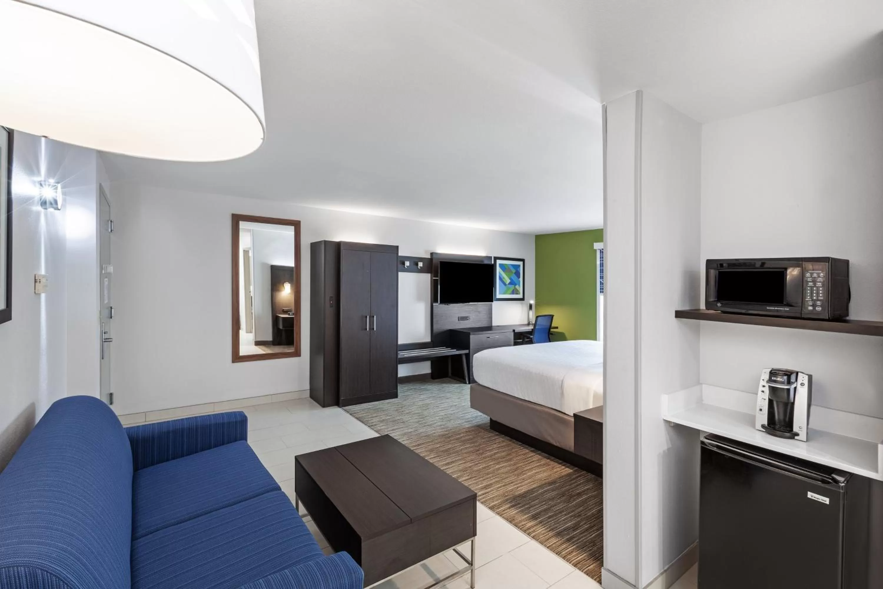 Bedroom, Bed in Holiday Inn Express & Suites Baton Rouge East by IHG
