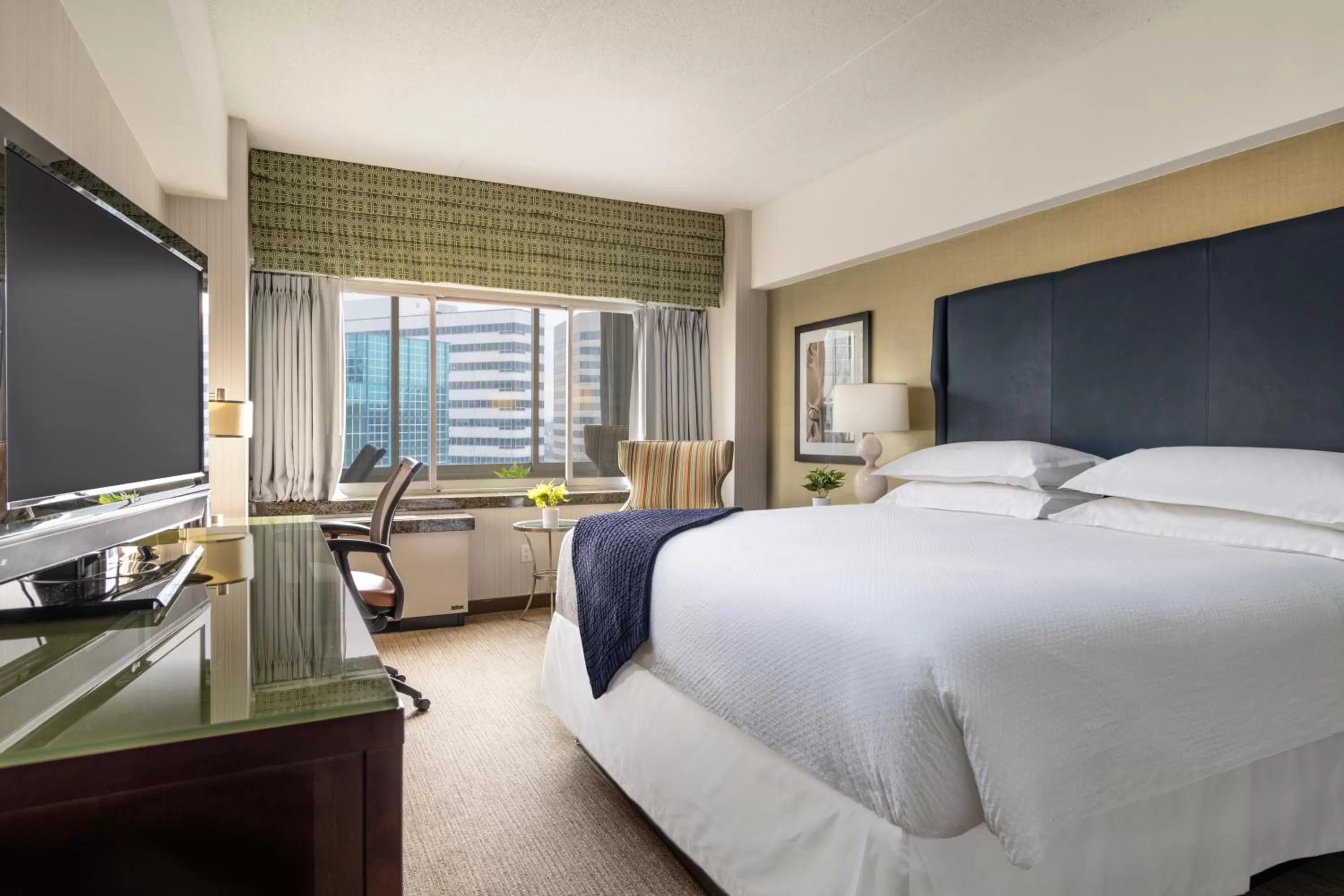 Photo of the whole room, Bed in The Stamford Hotel