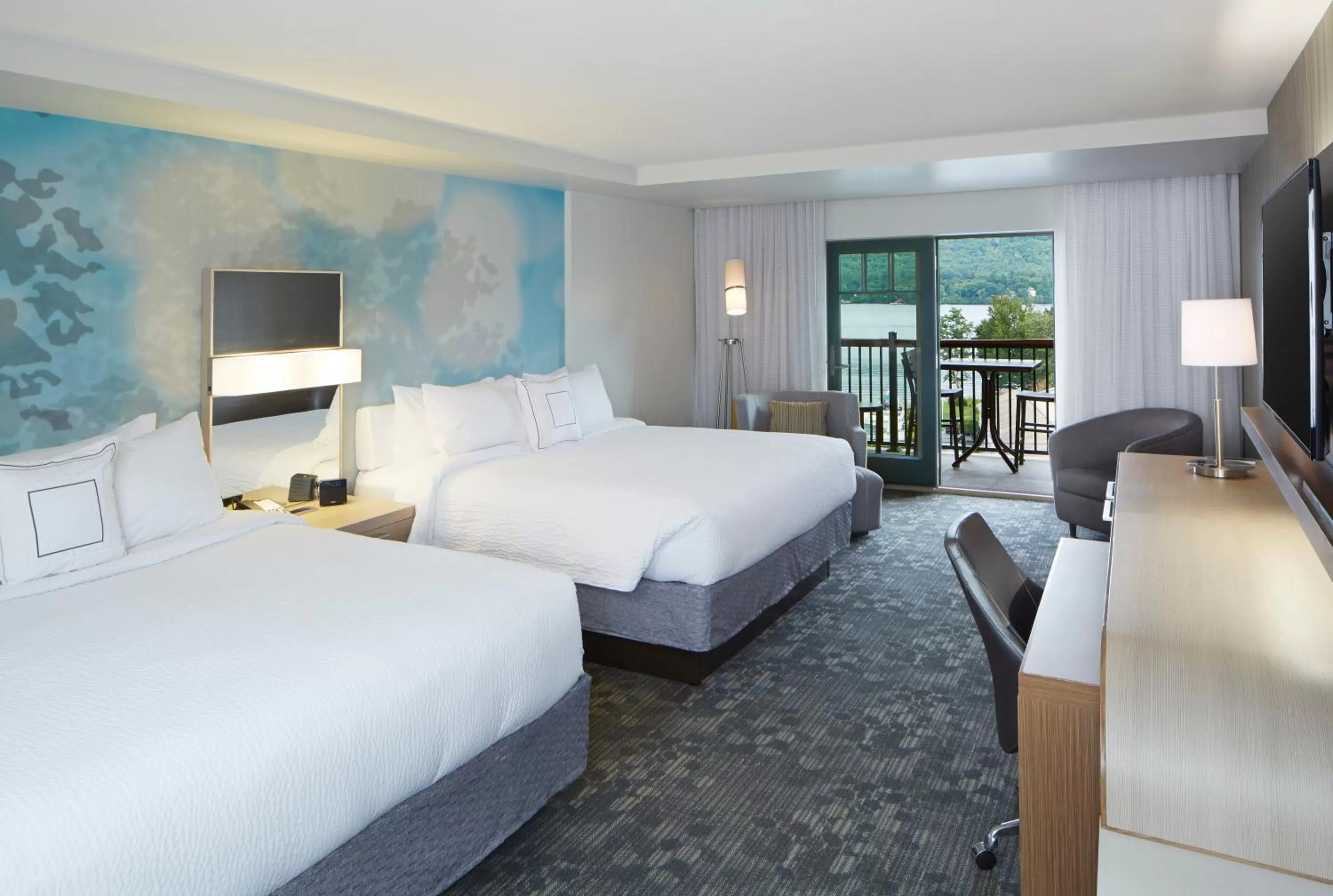 Bedroom, Bed in Courtyard by Marriott Lake George