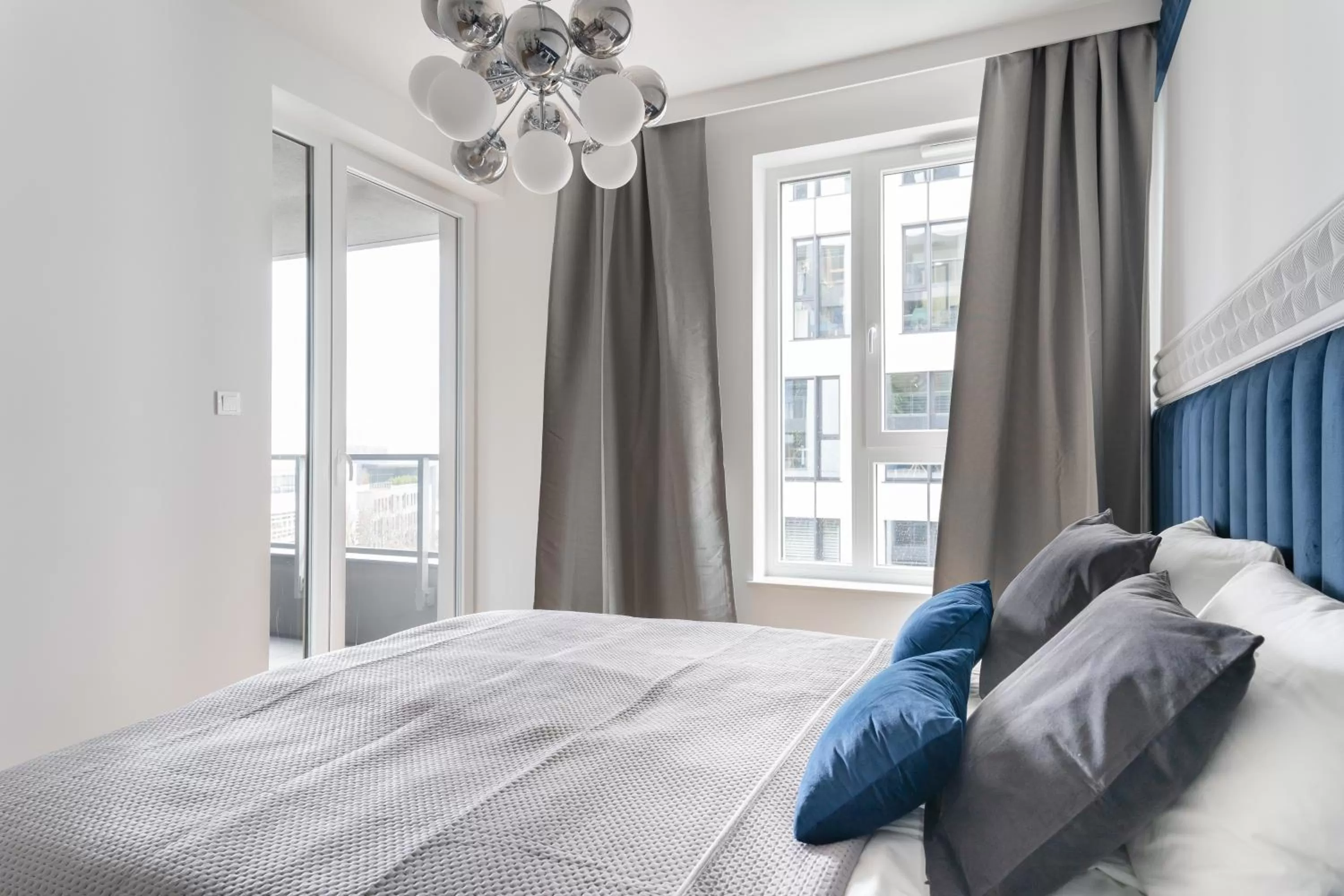 Bed in Symphony Modern Tower Apartamenty