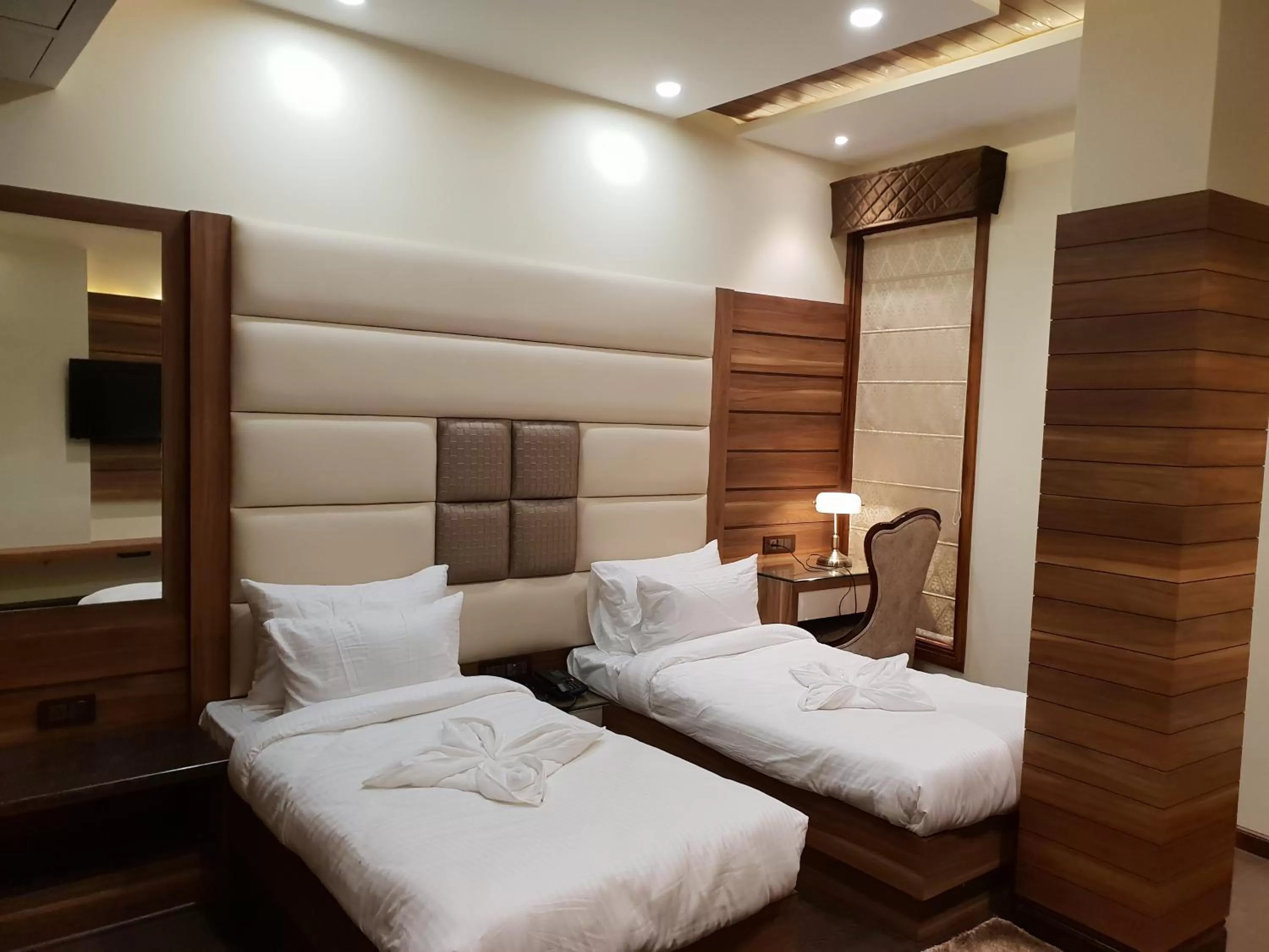 Bed in Hotel Makhan Residency