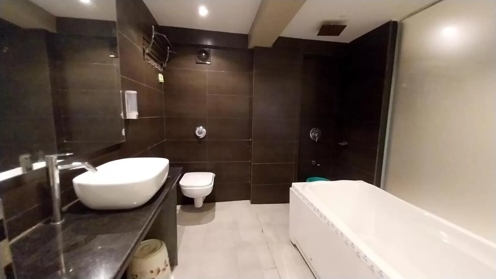 Shower in Hotel Merakee - Near Dahisar Mira Road Mumbai