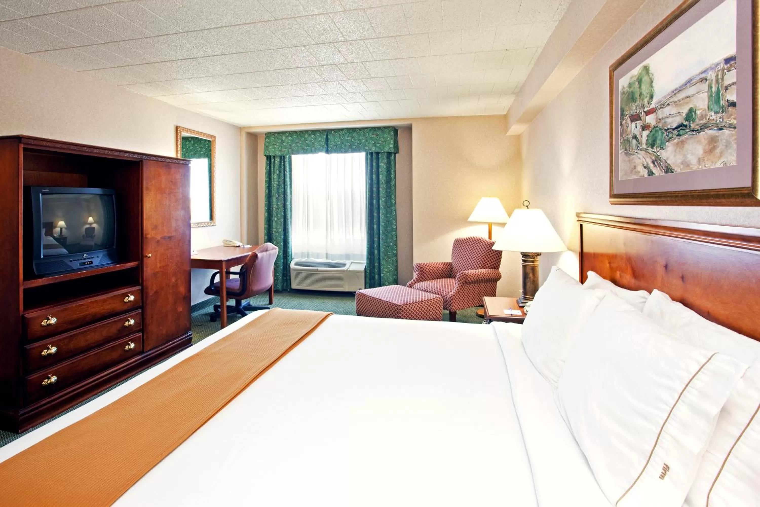 Day, Bed in Holiday Inn Express and Suites Pittsburgh West Mifflin by IHG