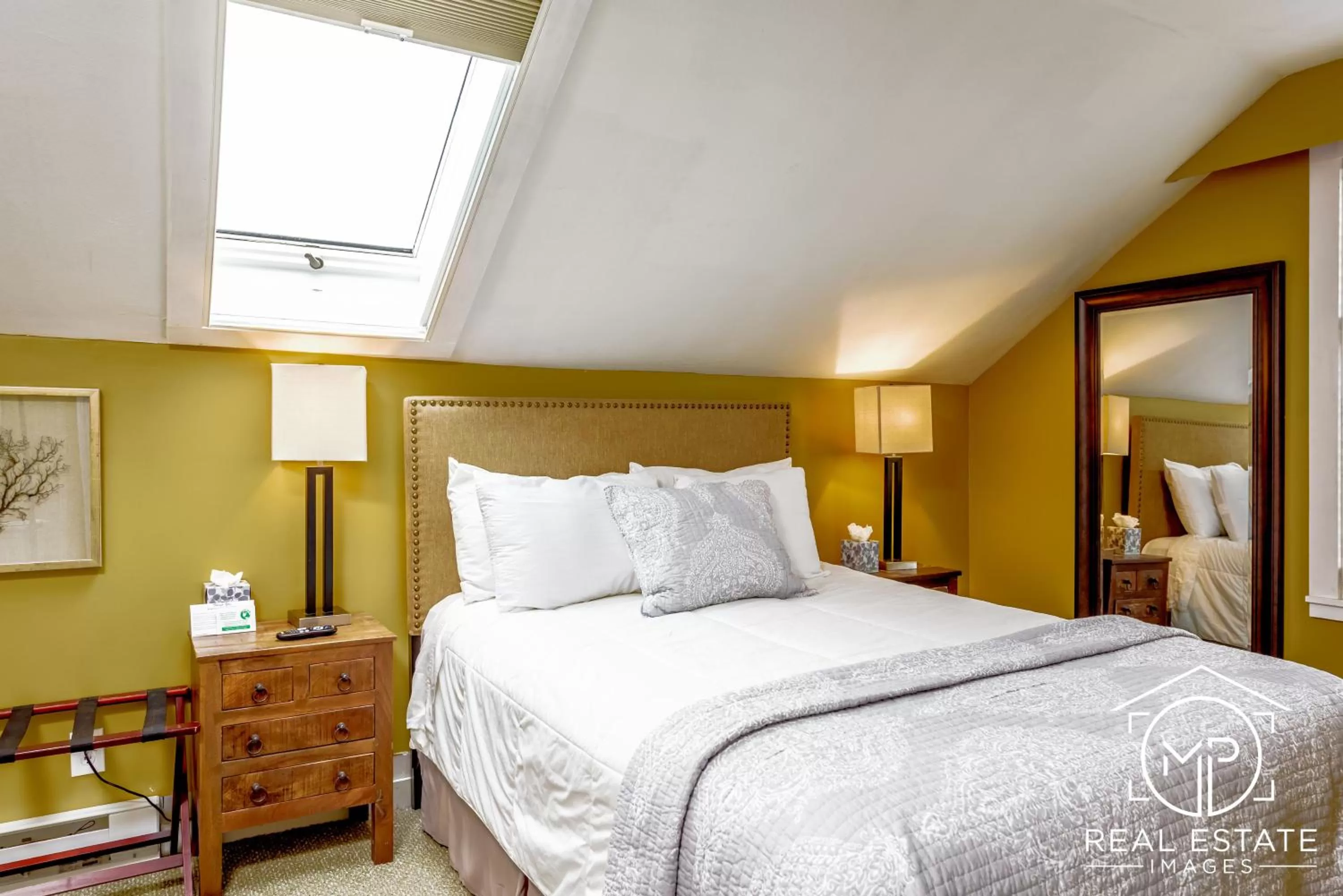 Bed in Bouchard Restaurant & Inn