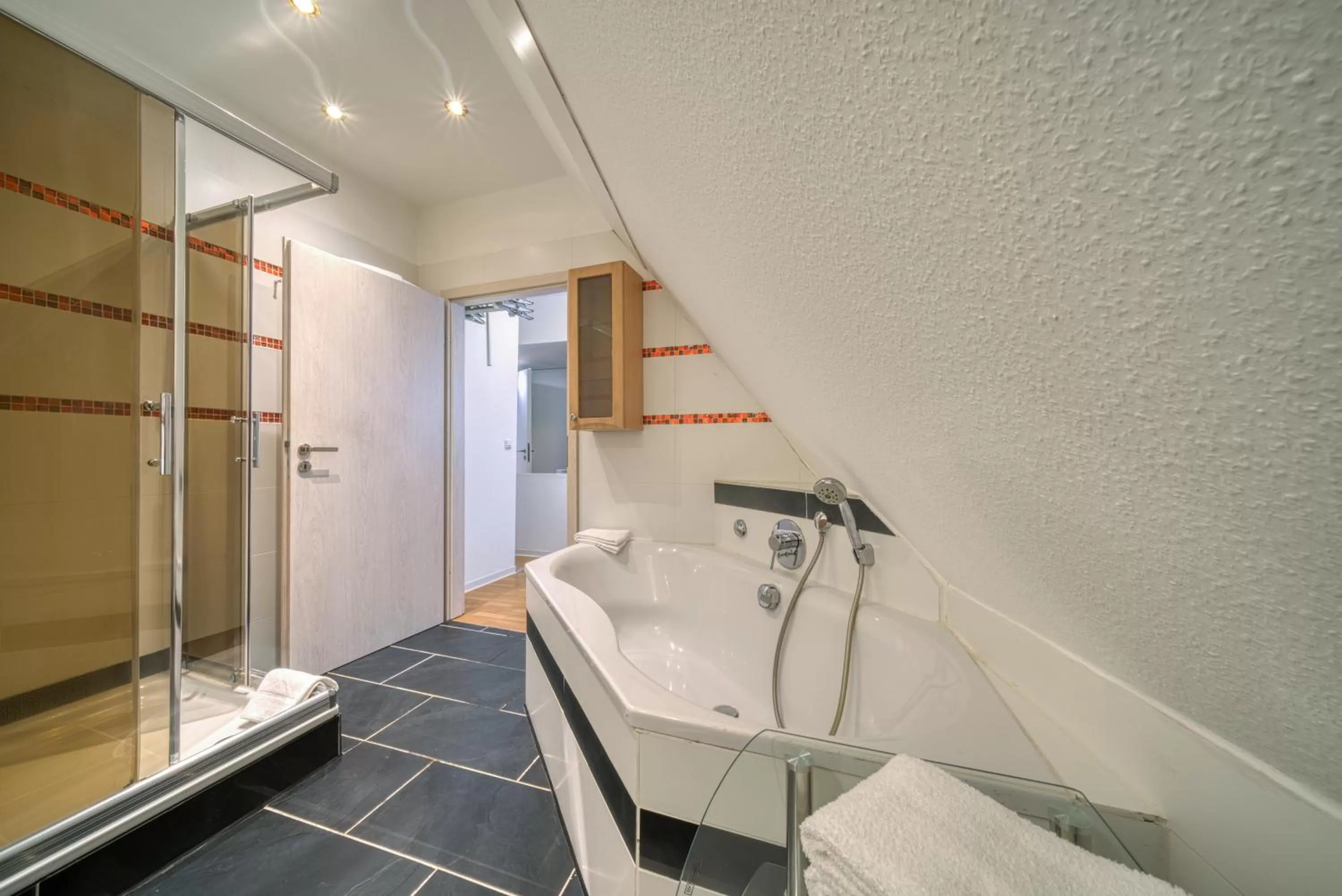 Shower in Hotel Am Fischmarkt