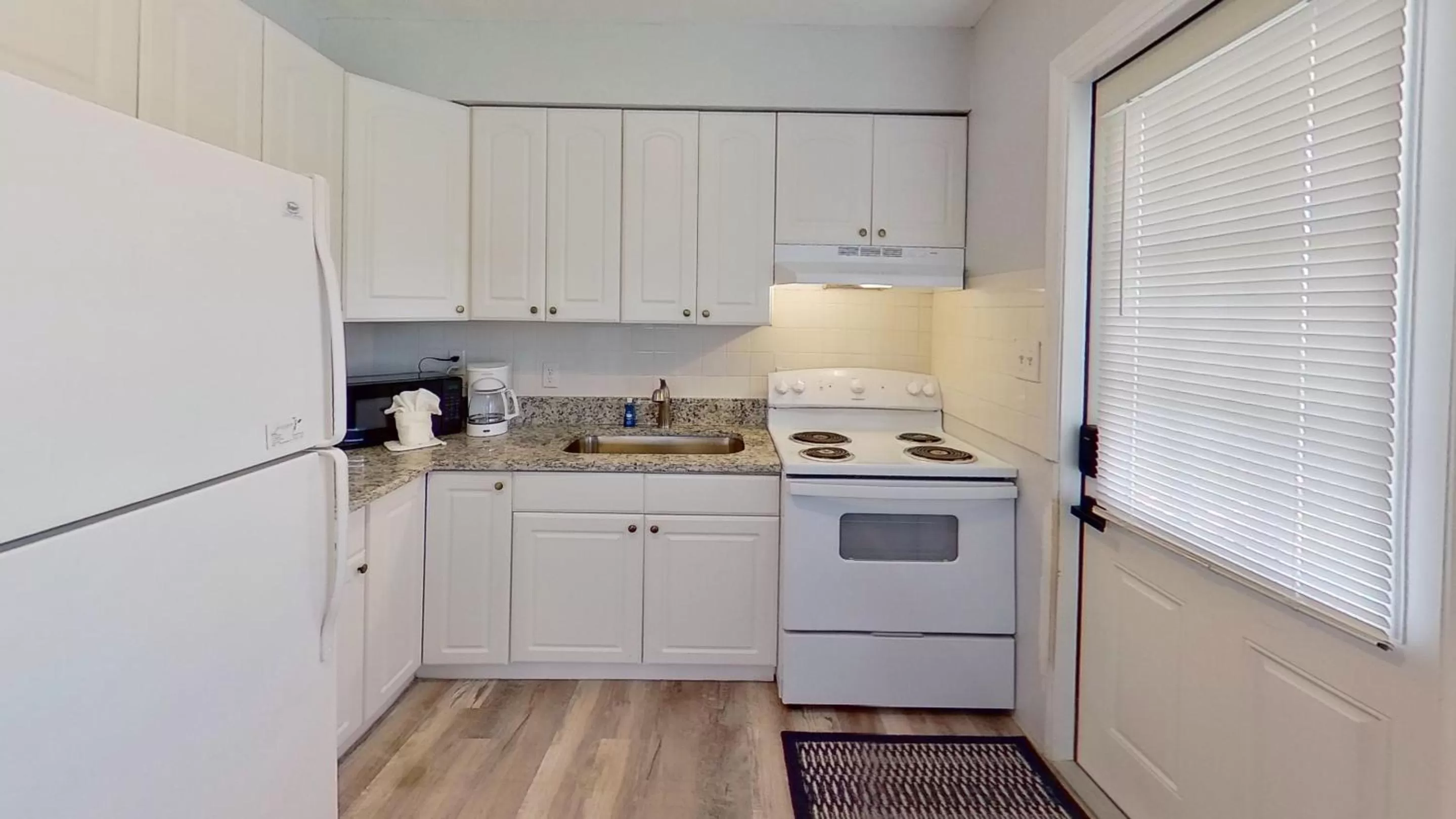 Kitchen or kitchenette in Matlacha on Shoreview