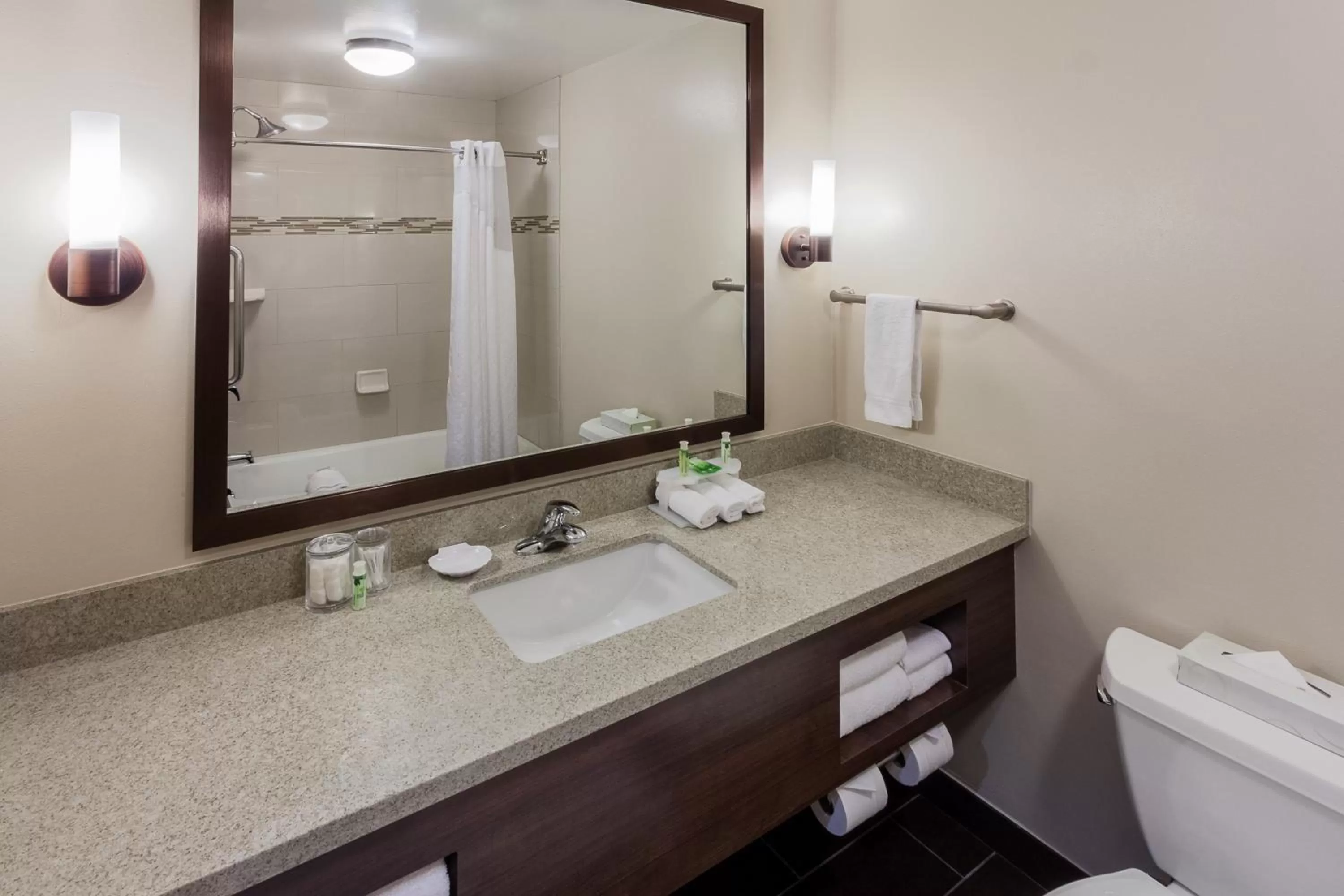Bathroom in Holiday Inn Express & Suites Carpinteria by IHG