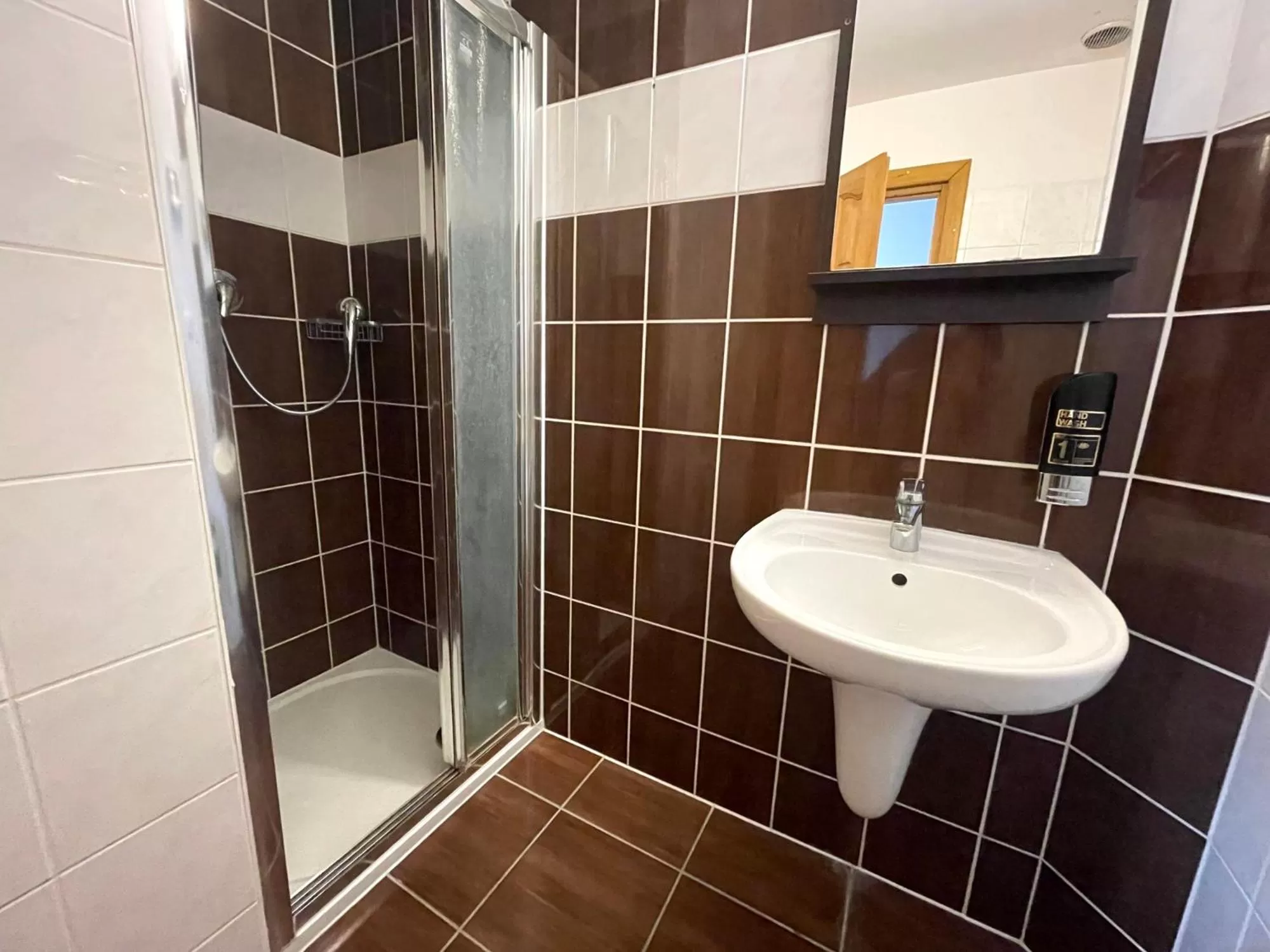 Shower in Hotel Aldo