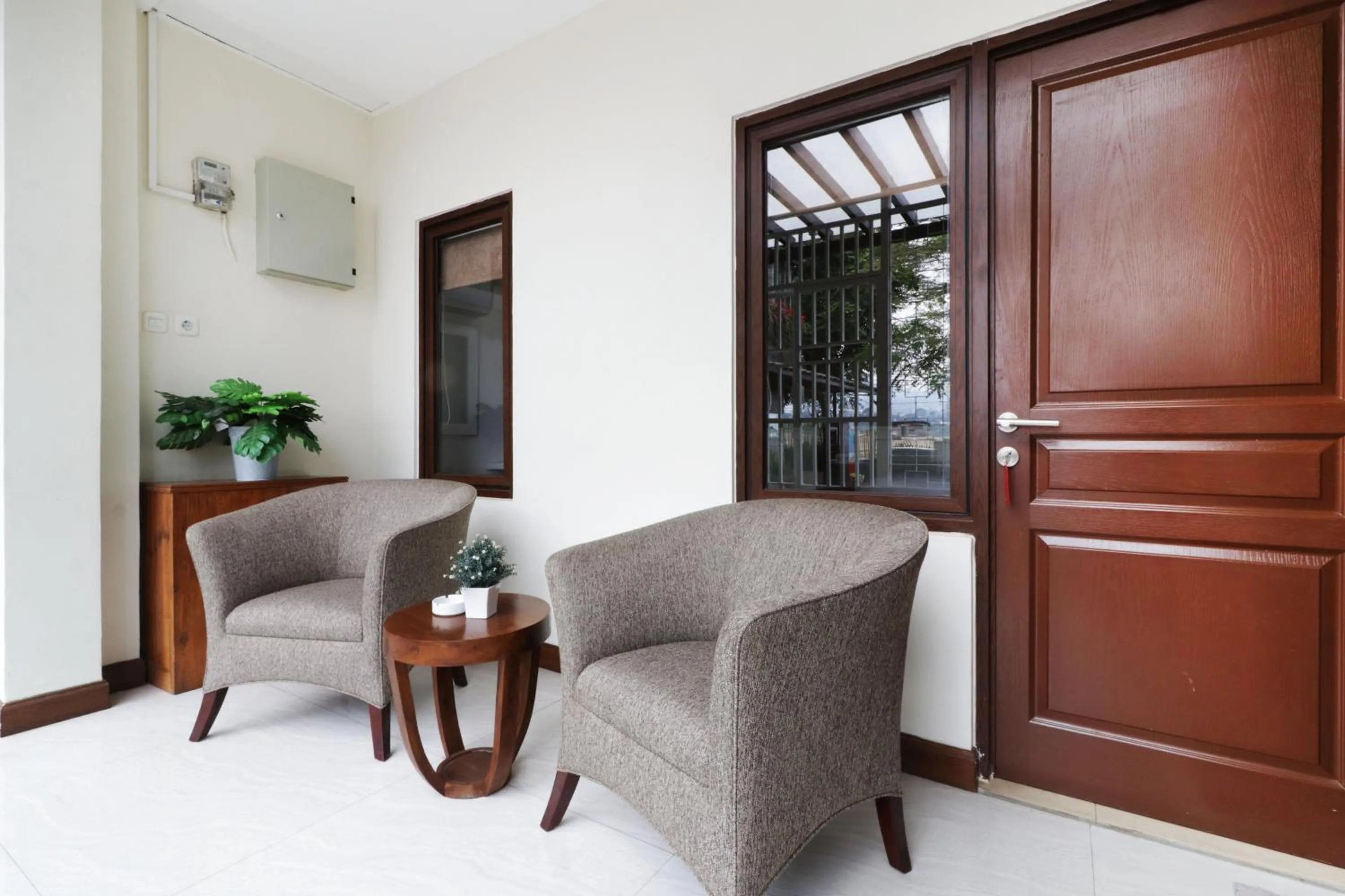 Seating area in Jayagiri Guesthouse By Belgareti