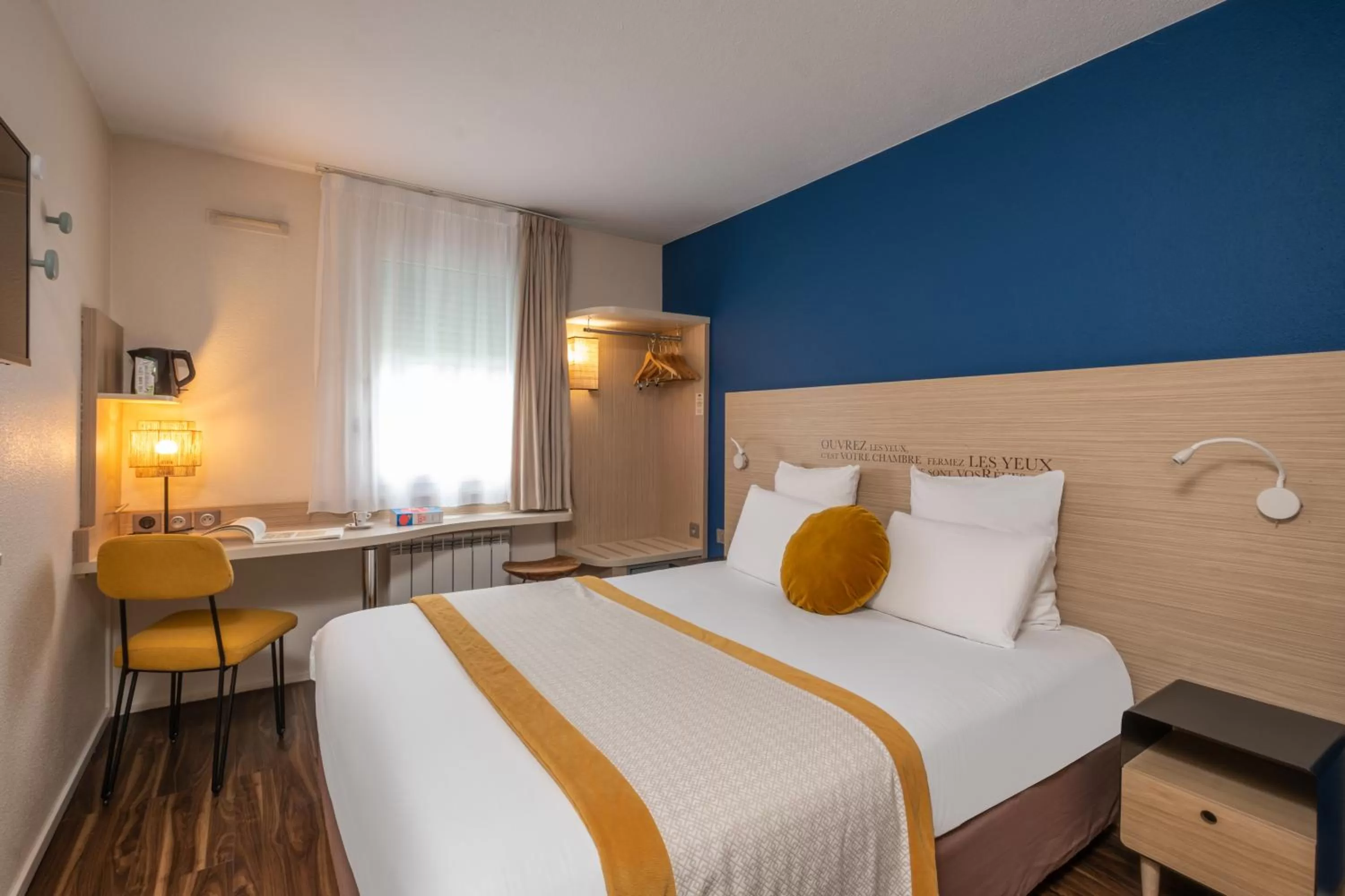 Photo of the whole room, Bed in Kyriad Lyon Est - Bron Eurexpo Le Cottage