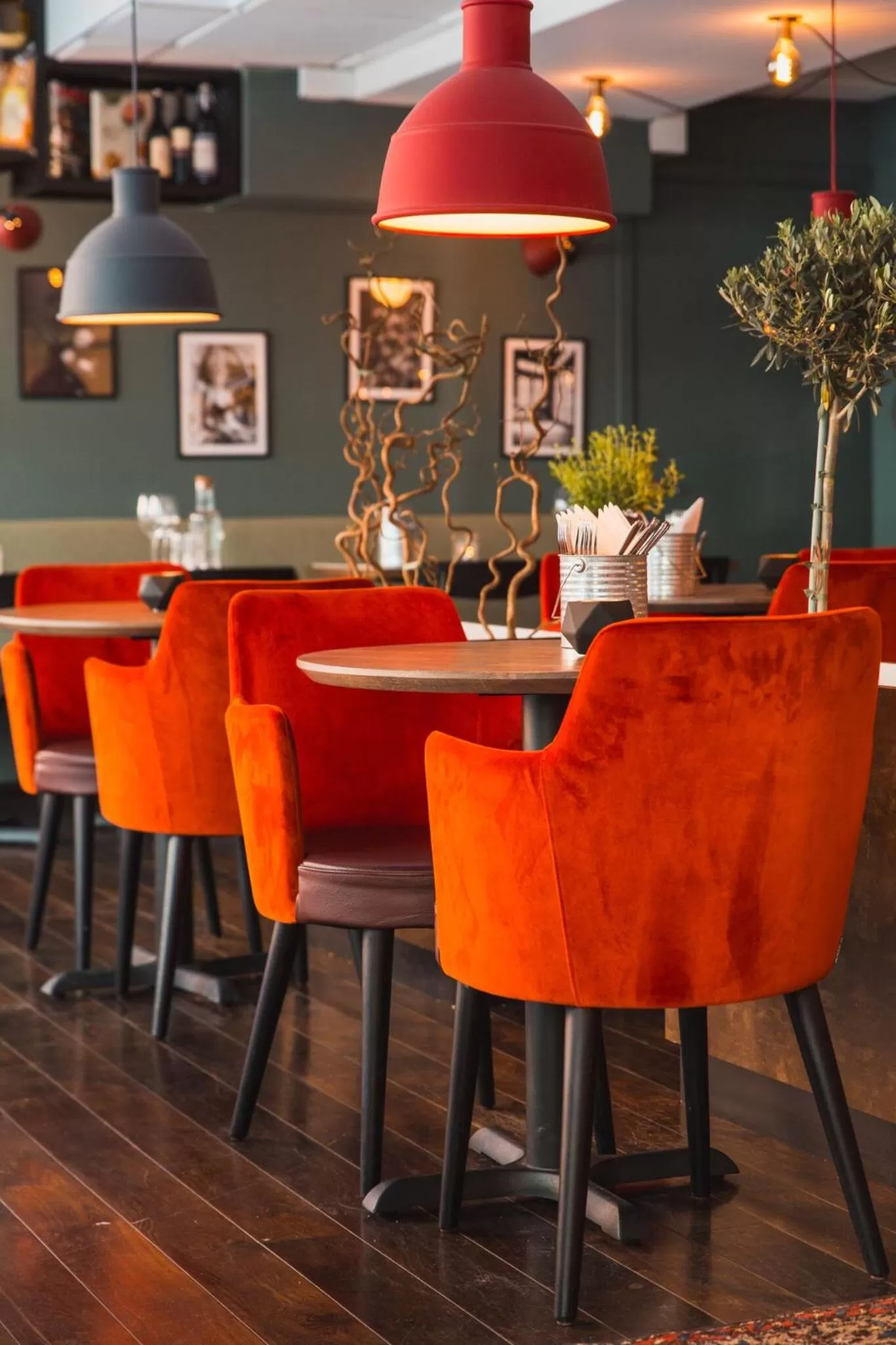 Restaurant/places to eat in Hotel Point