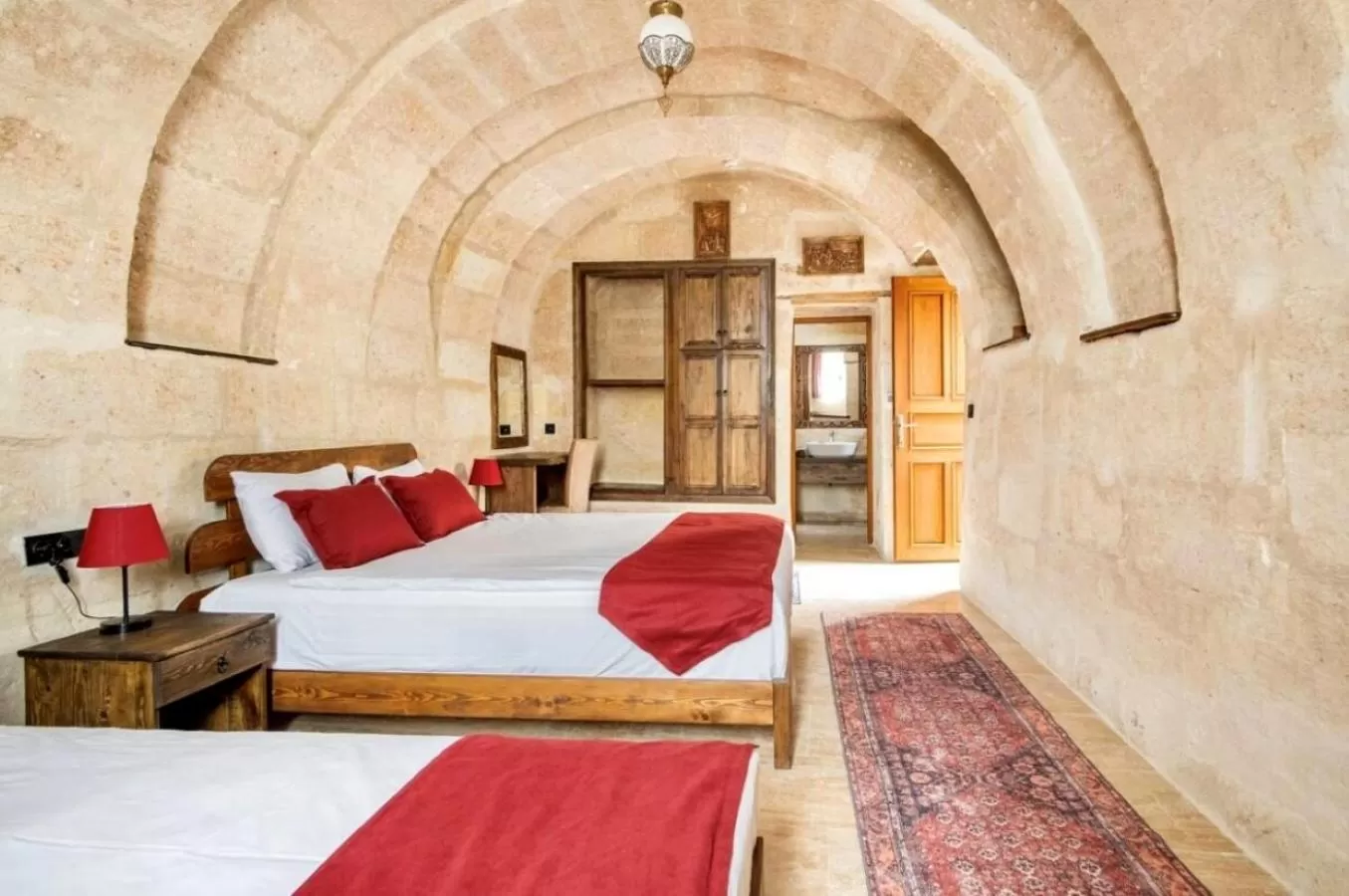 Bed in Uzay Cave Suite Hotel