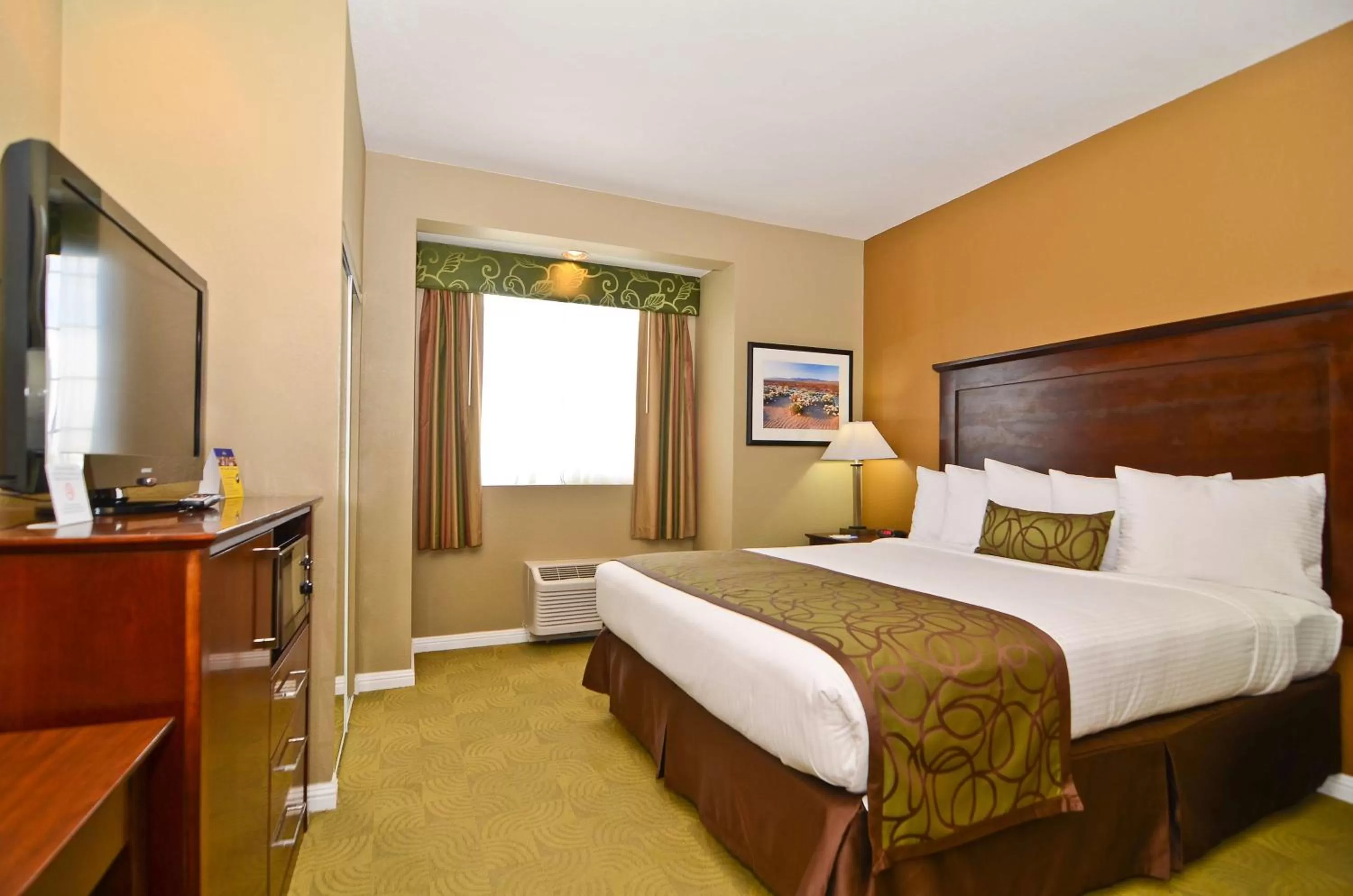 King Room - Disability Access/Bathtub in Best Western California City Inn & Suites