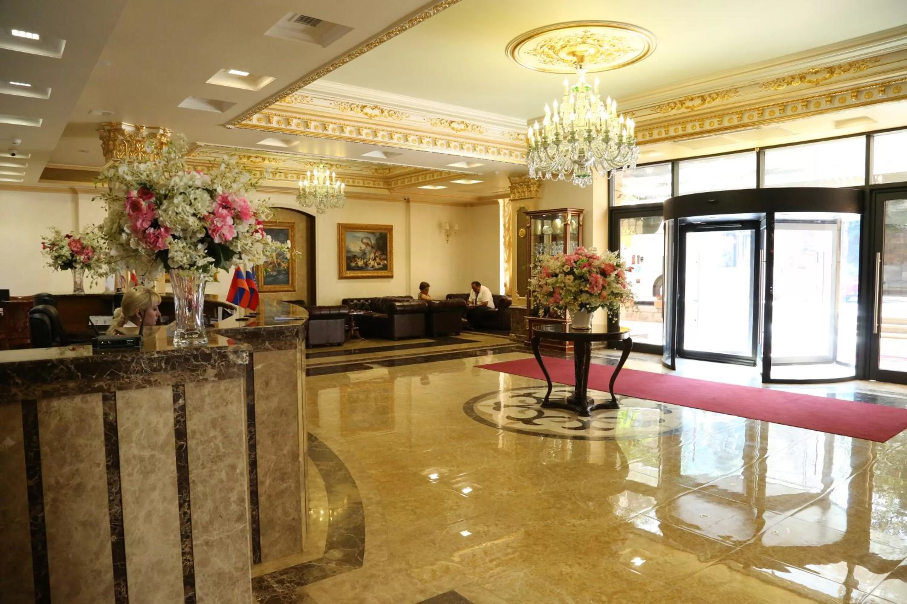 Lobby or reception in Royal Plaza by Stellar Hotels, Yerevan
