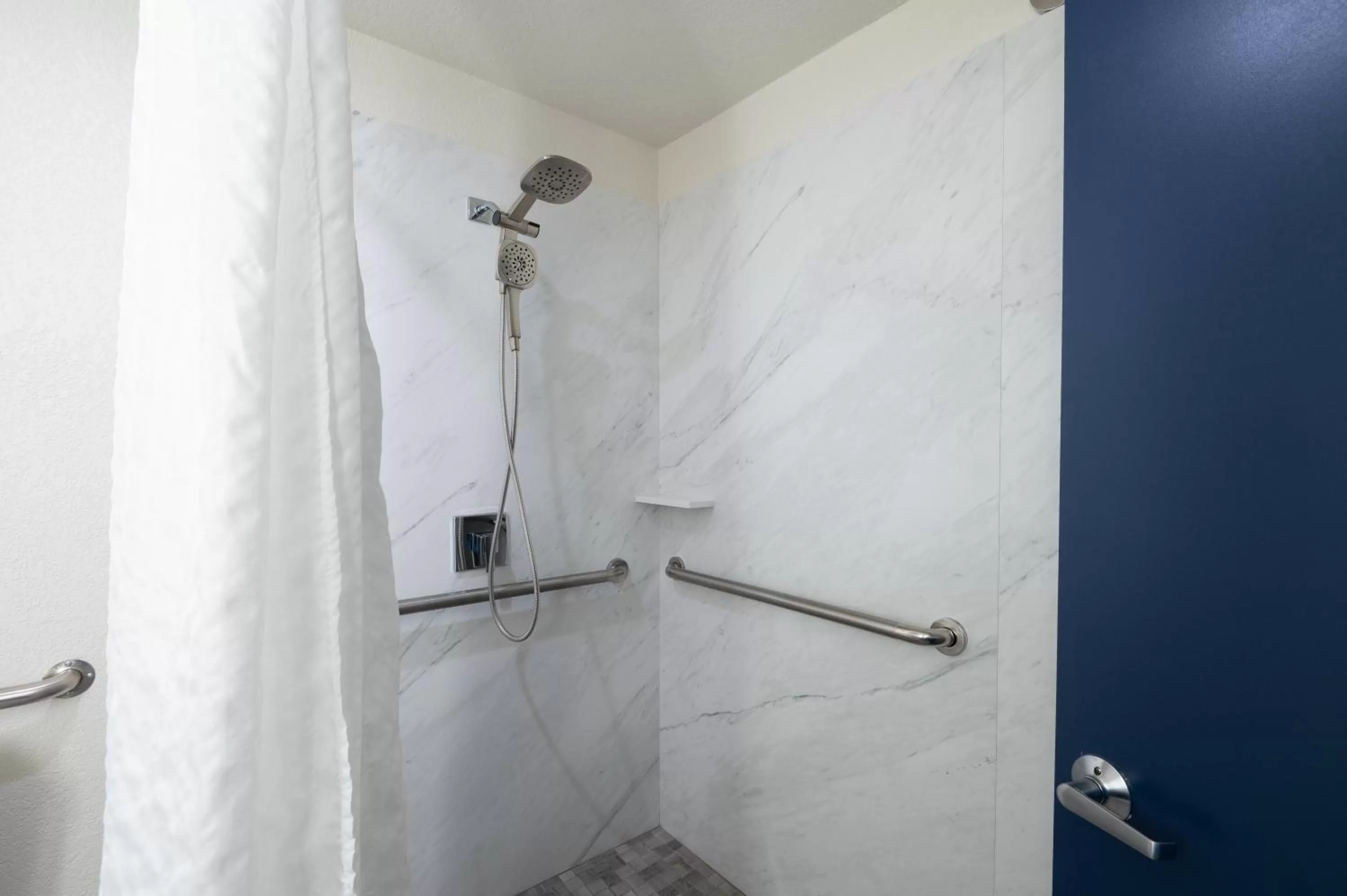 Shower in Bandon Inn