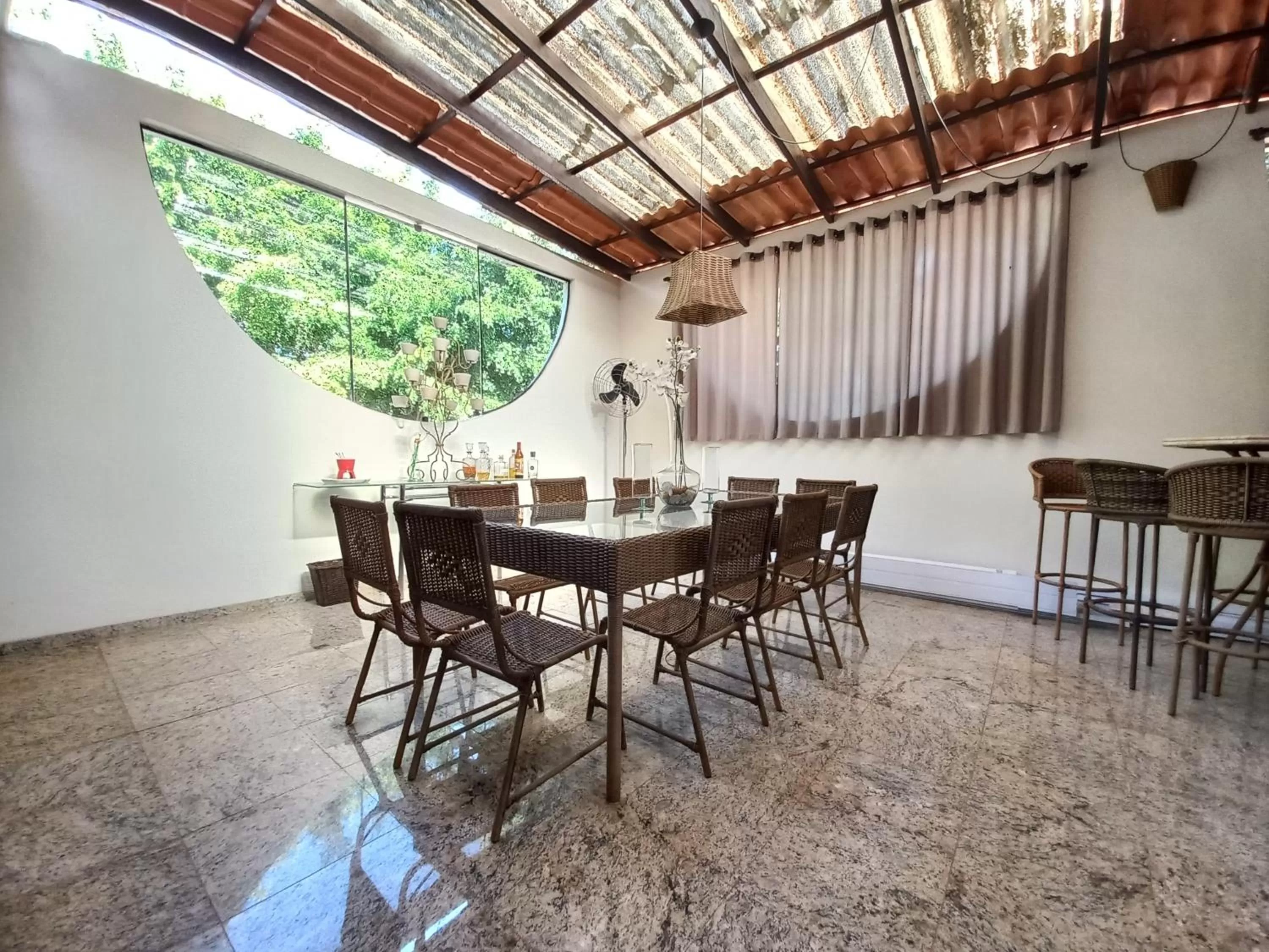 Dining Area in KzaZendf Cama e Cafe Asa Sul