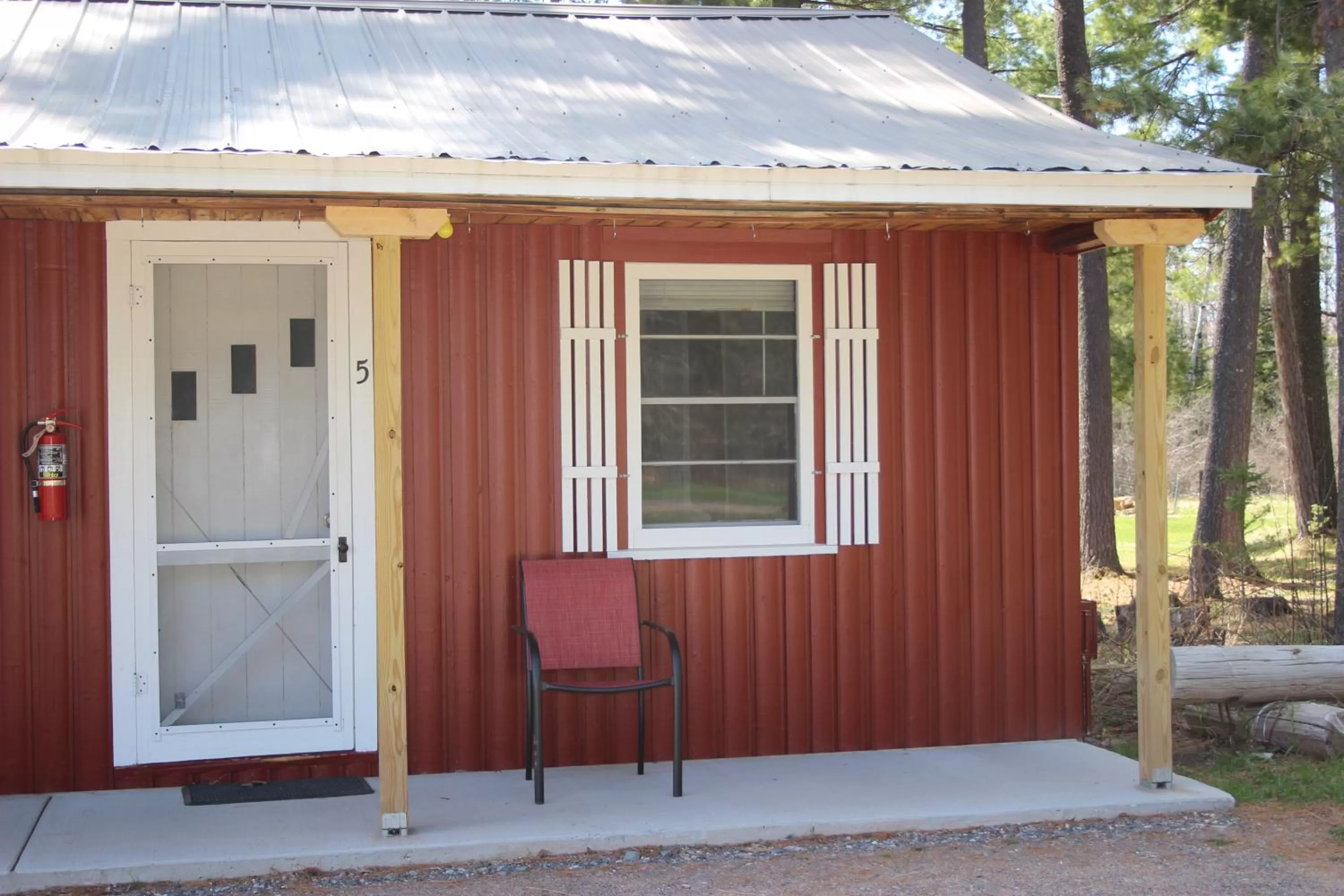 Facade/entrance in Two Rivers Motel and Cabins of Kenton, MI