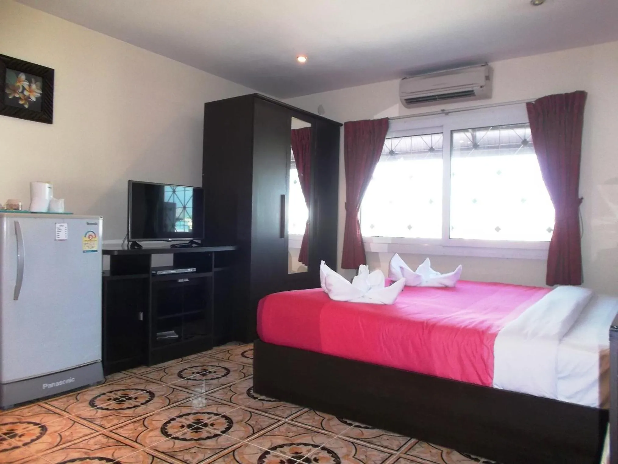 Living room, Bed in Chaiyapoon Inn