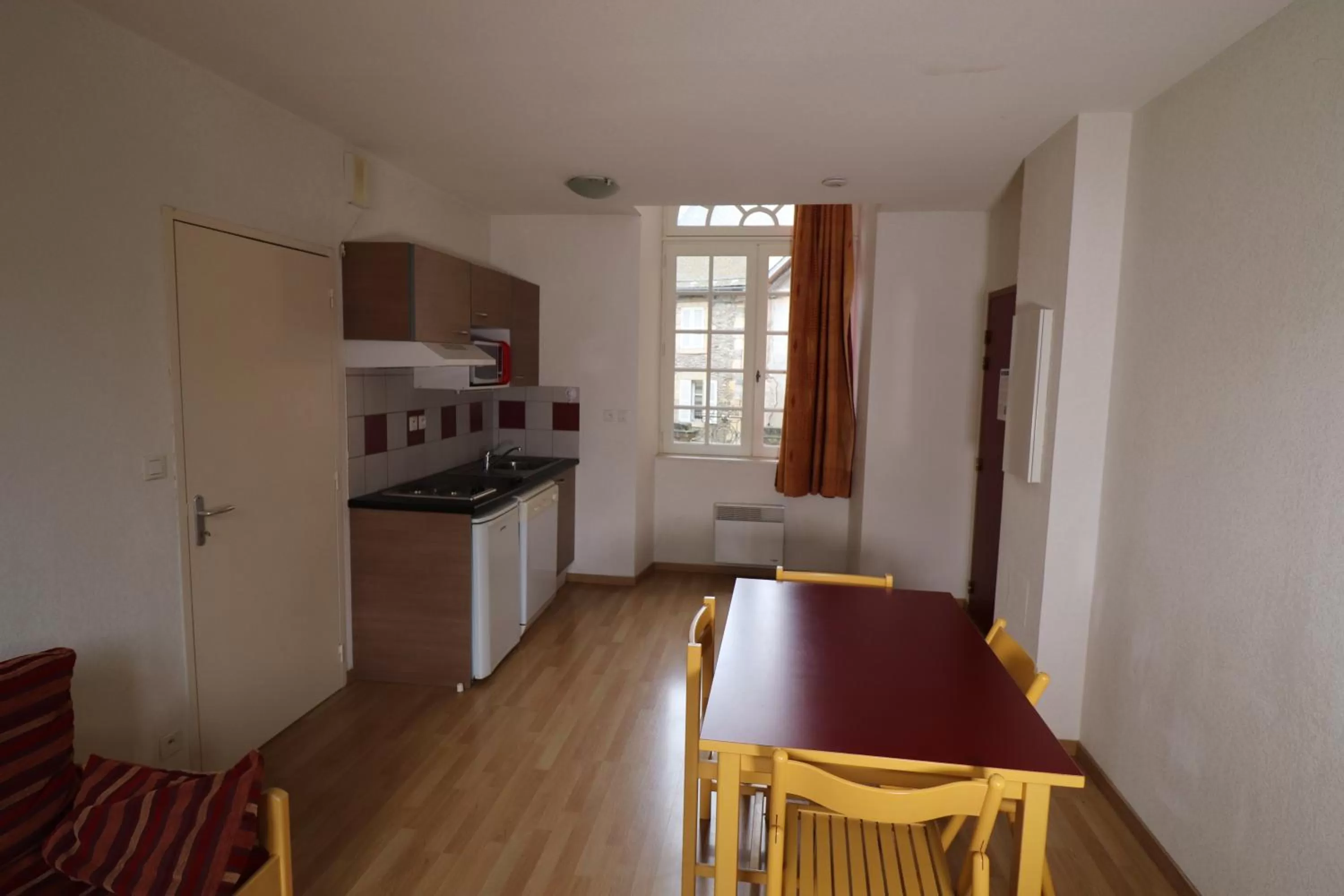 Kitchen/Kitchenette in Chateau Ricard