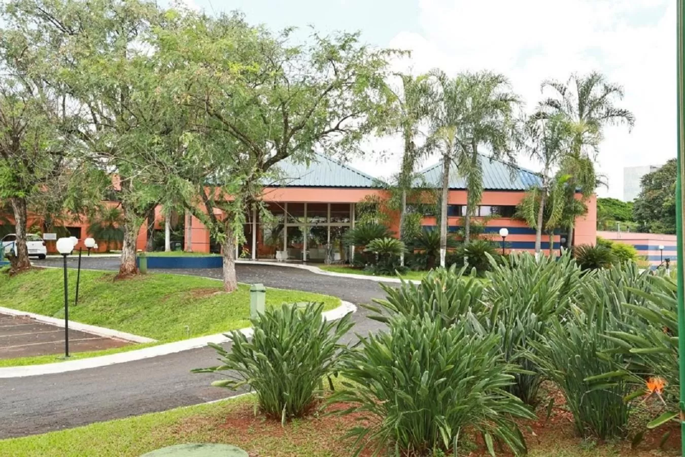 Property building in Hotel Golden Park Ribeirão Preto by Nacional Inn