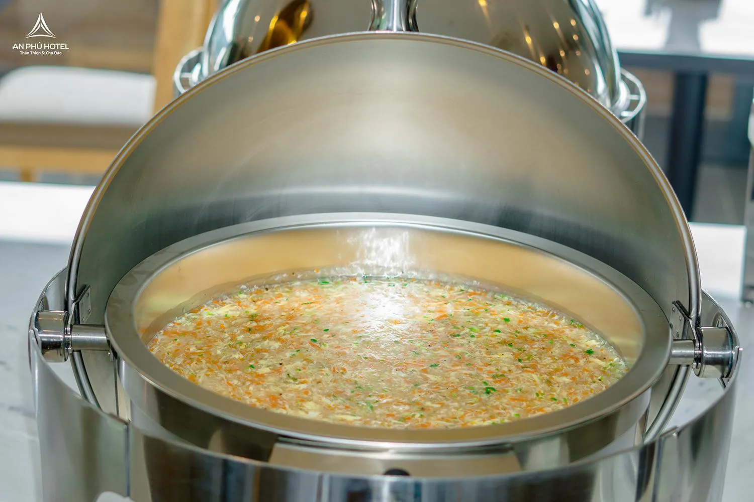 Restaurant/places to eat in An Phu Hotel