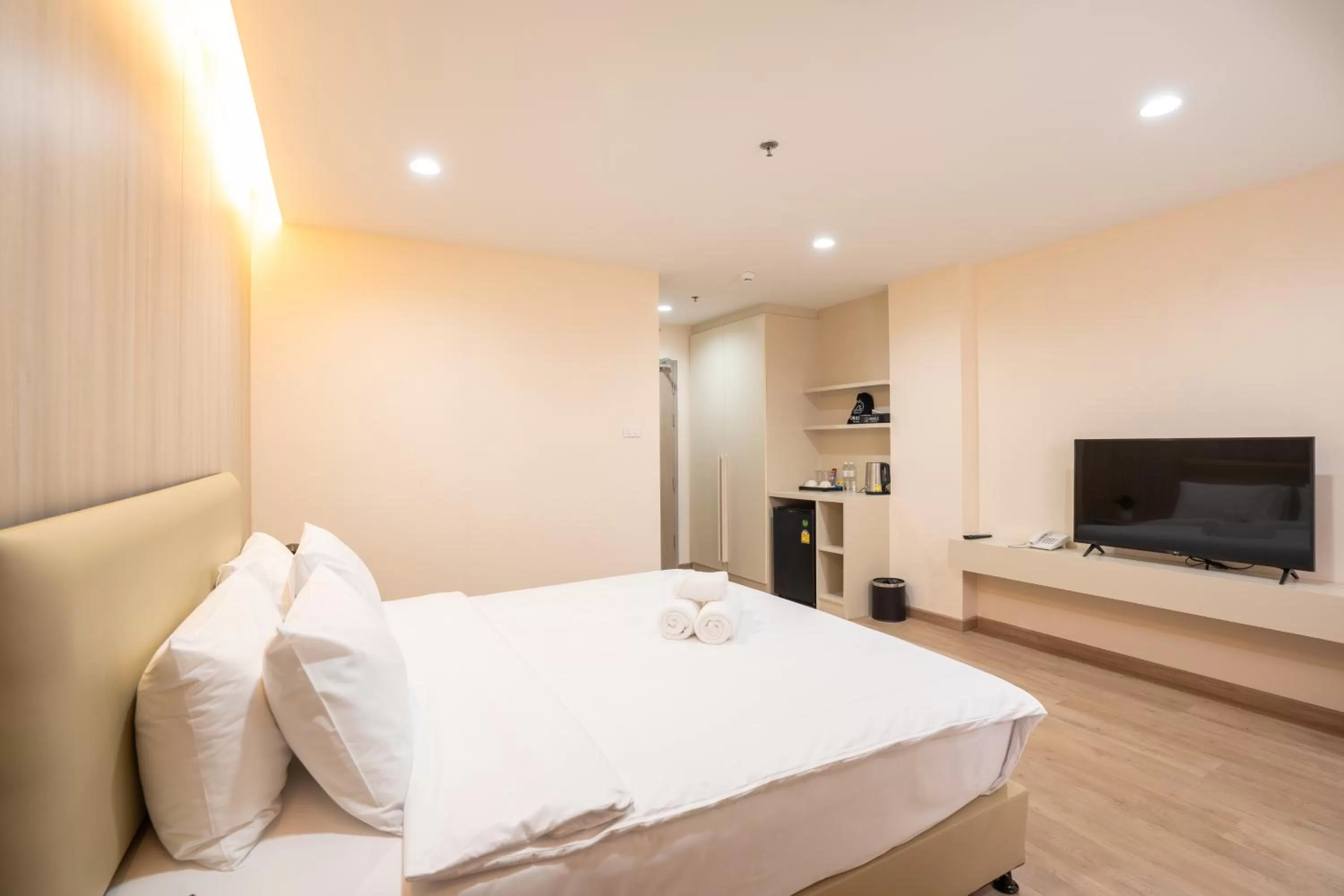 Bedroom, Bed in Oriole Residence - Suvarnabhumi Airport