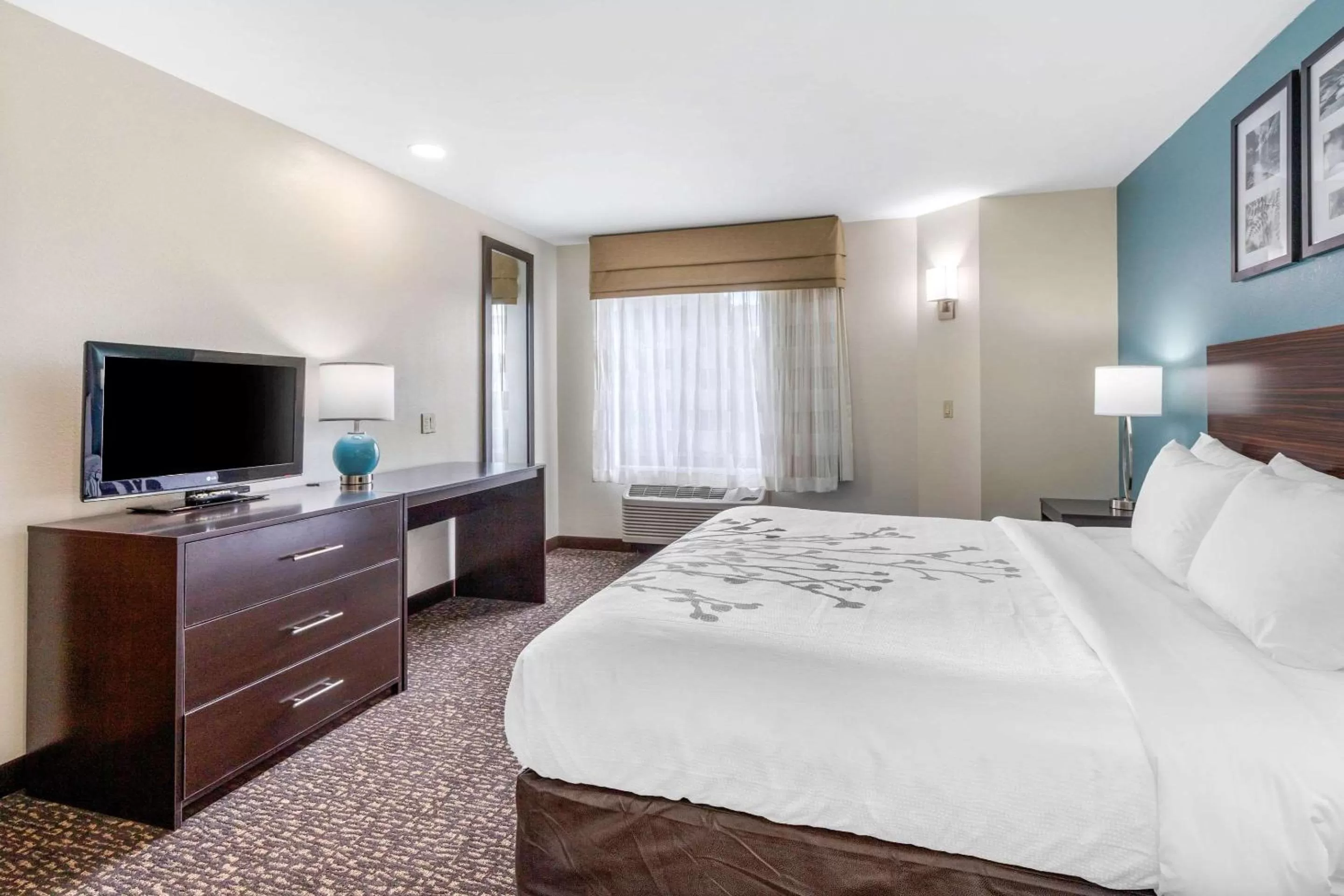 Bedroom, Bed in Sleep Inn & Suites