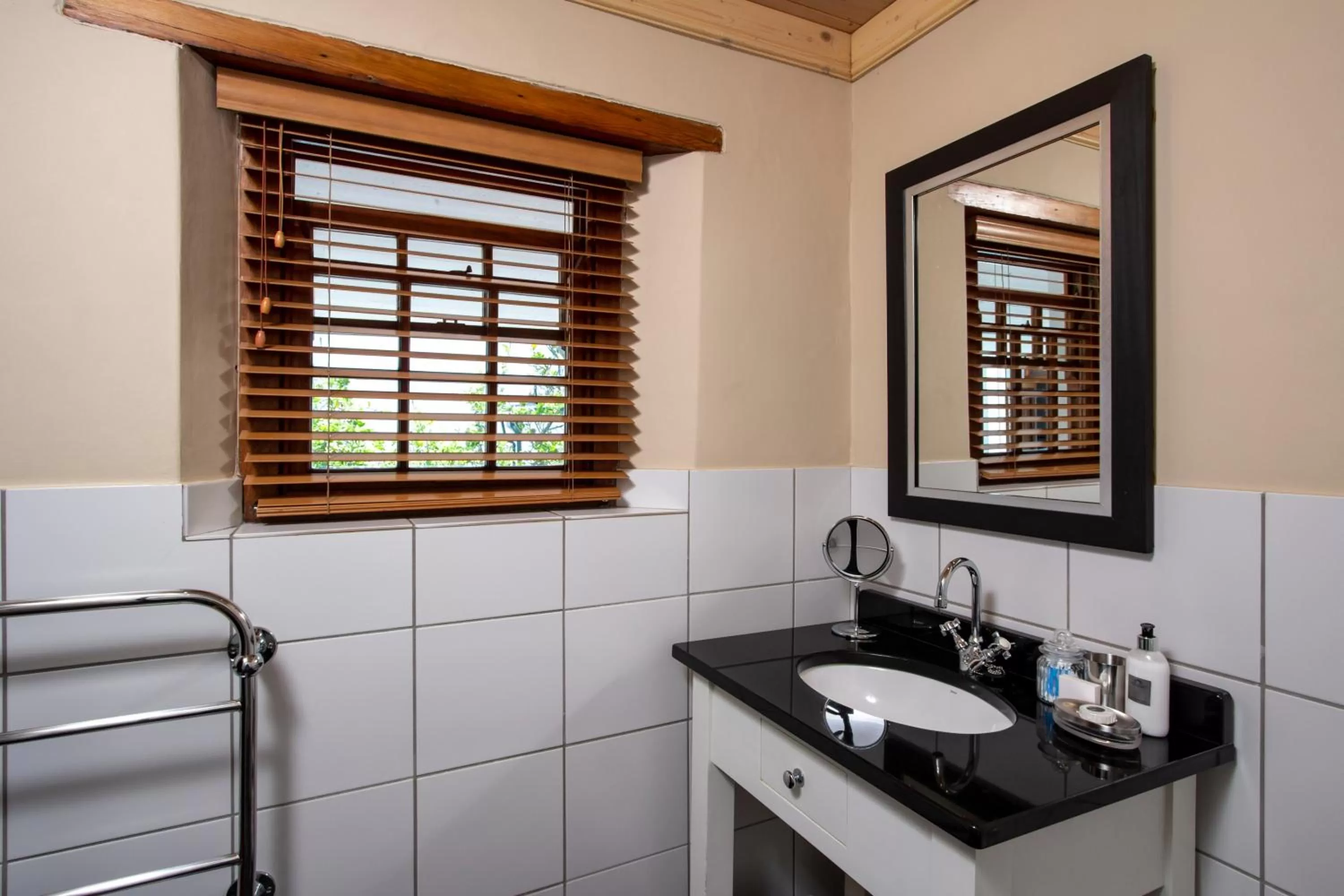 Bathroom in De Hoek Manor
